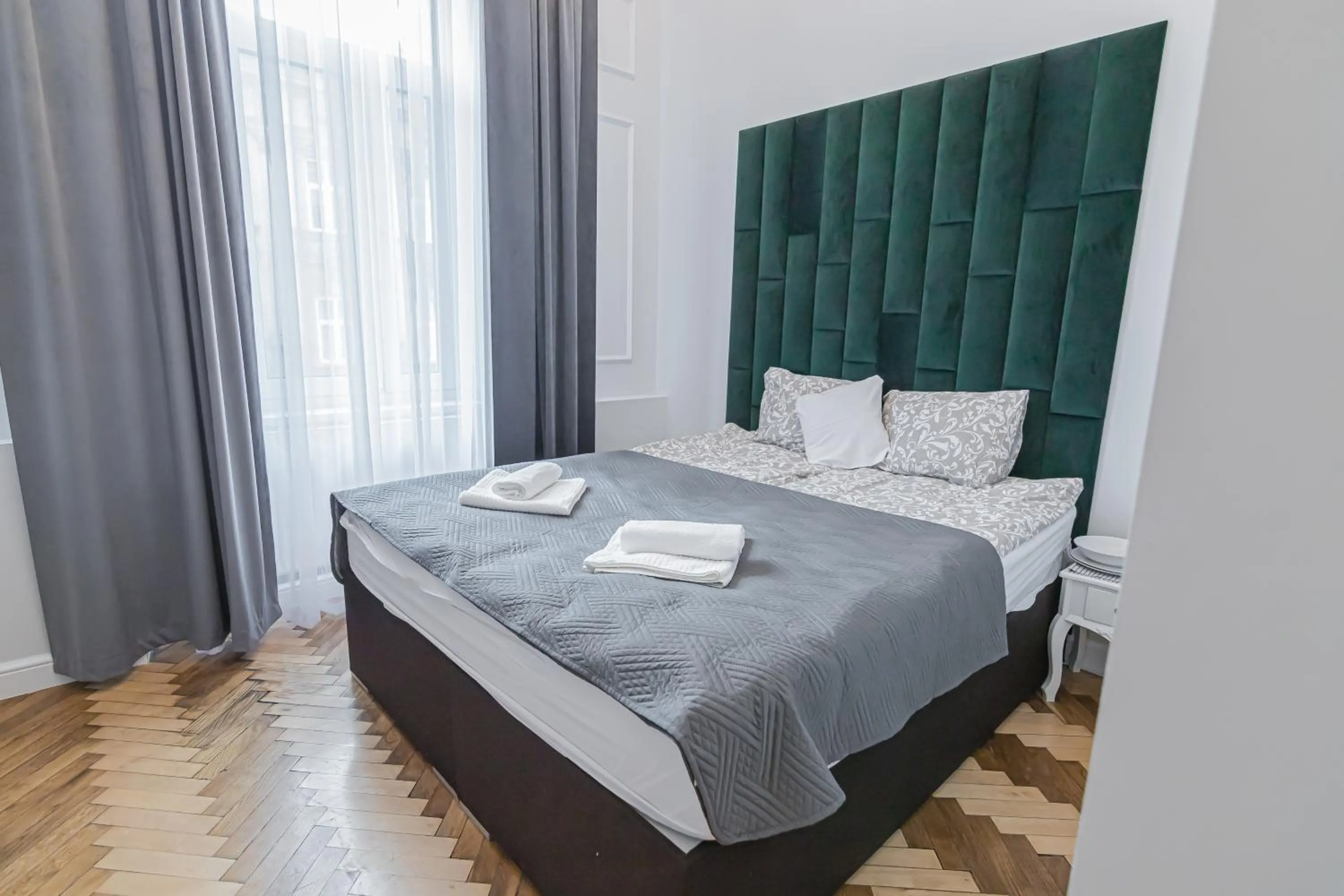 Deluxe Double or Twin Room in ROYAL Apartments