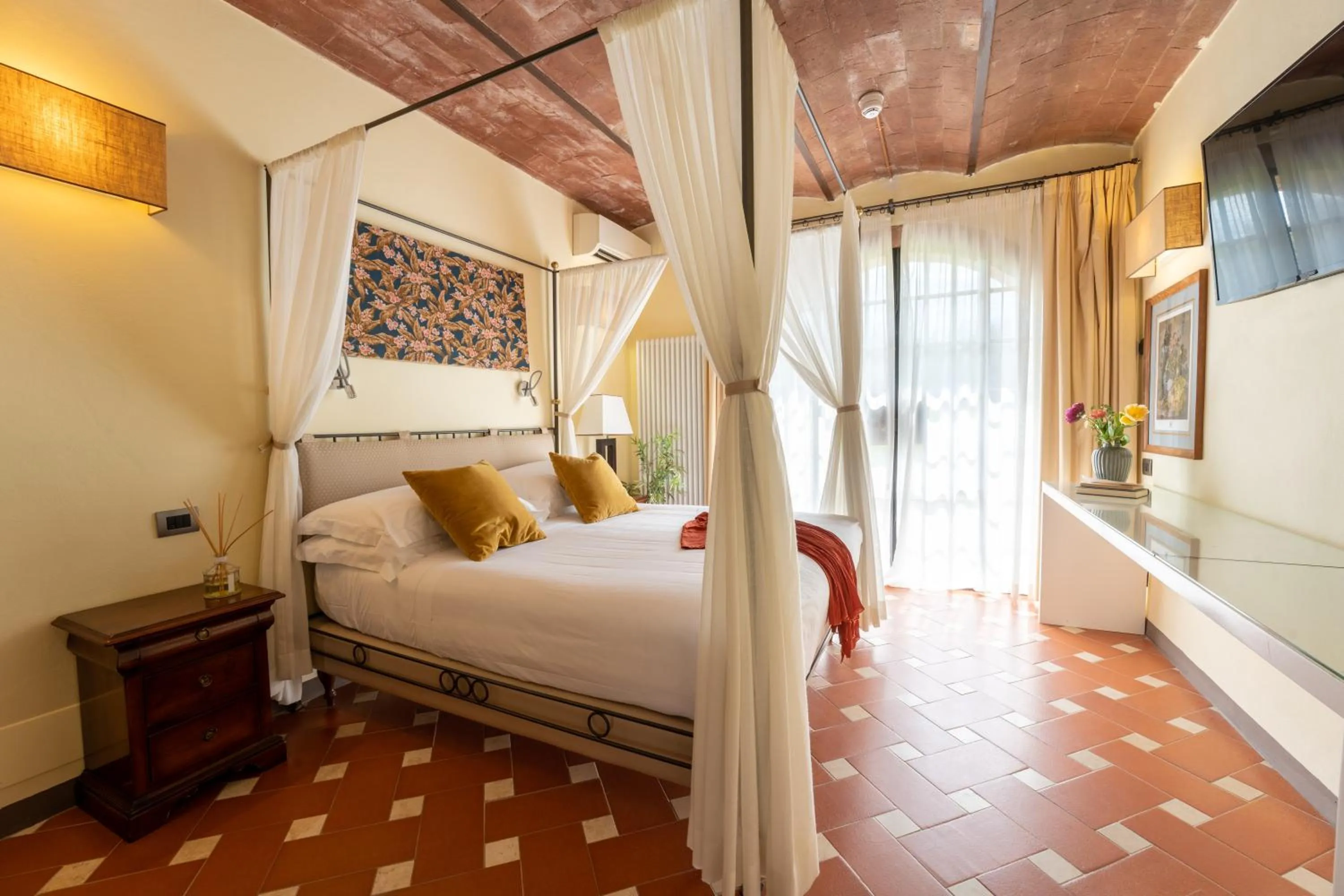 Bedroom, Bed in Borgo San Luigi