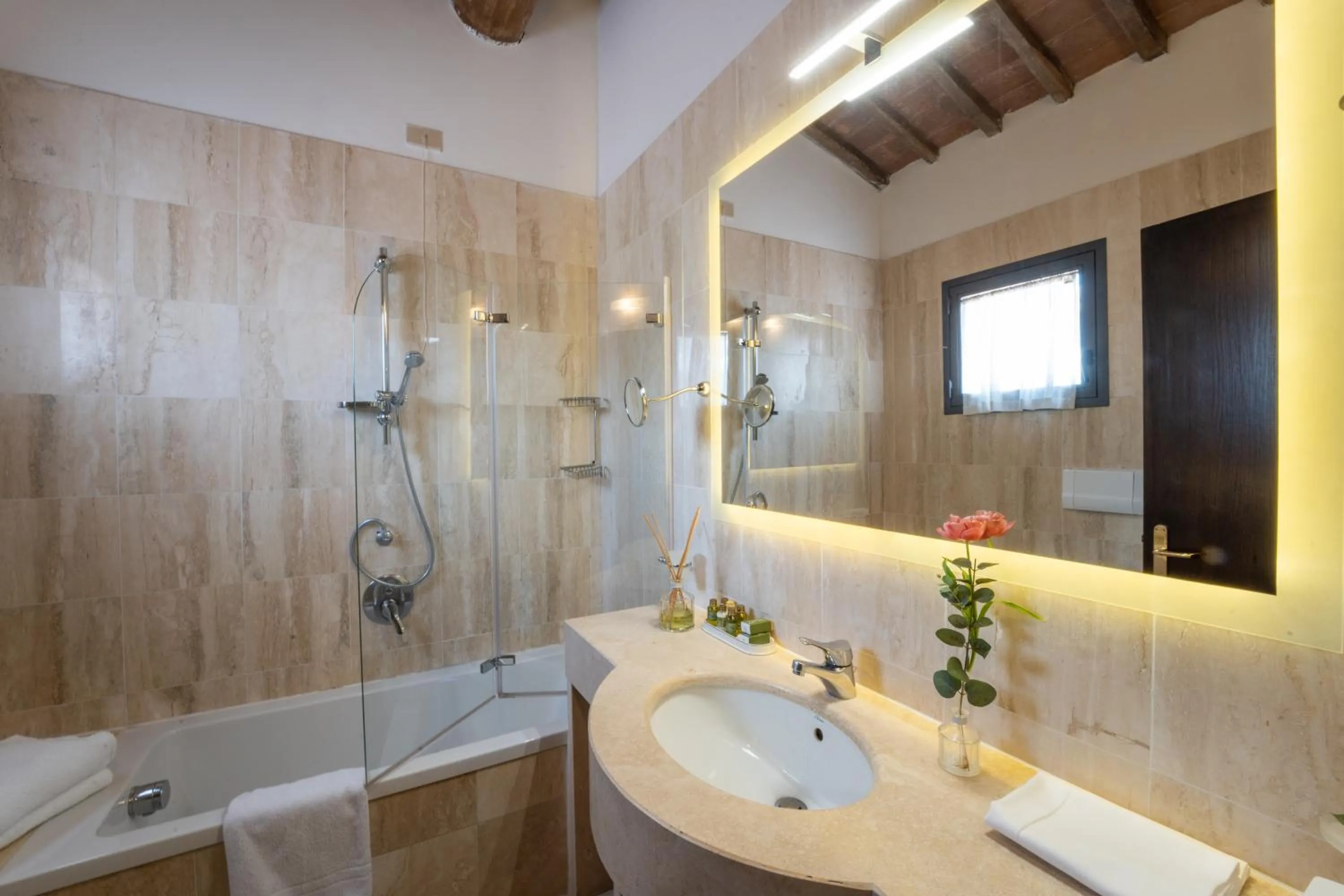 Bathroom in Borgo San Luigi