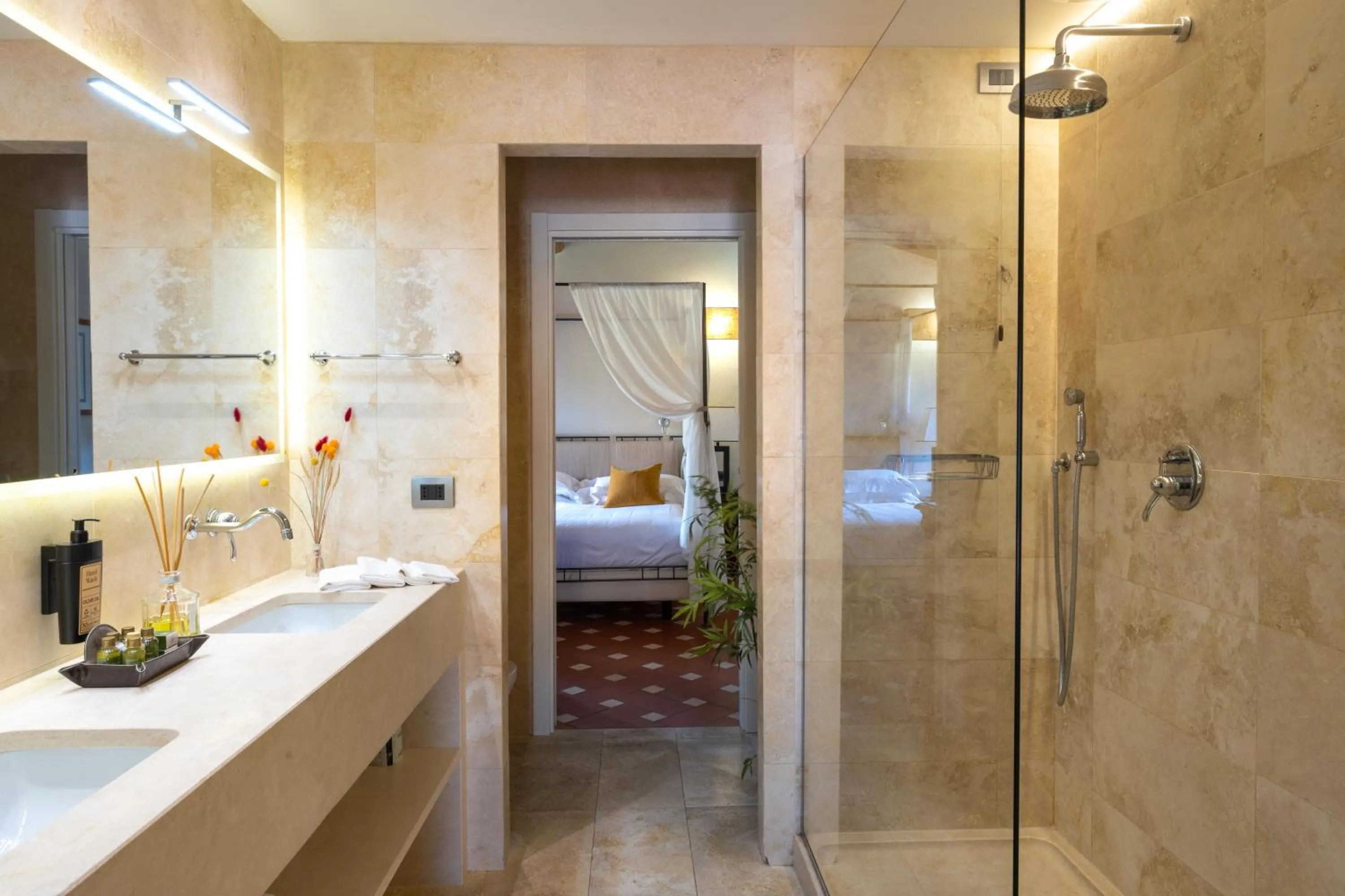 Bathroom, Bed in Borgo San Luigi