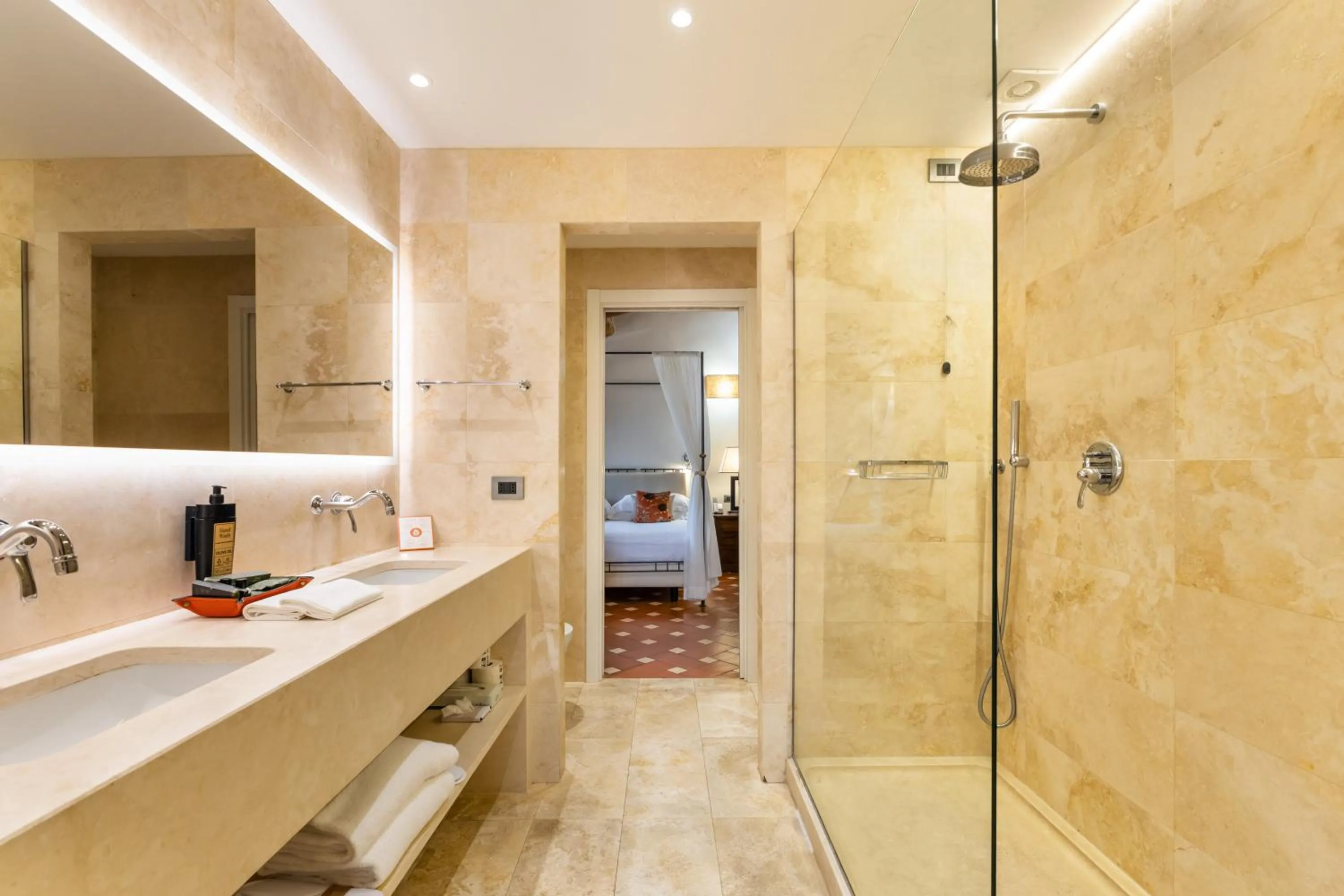 Bathroom in Borgo San Luigi