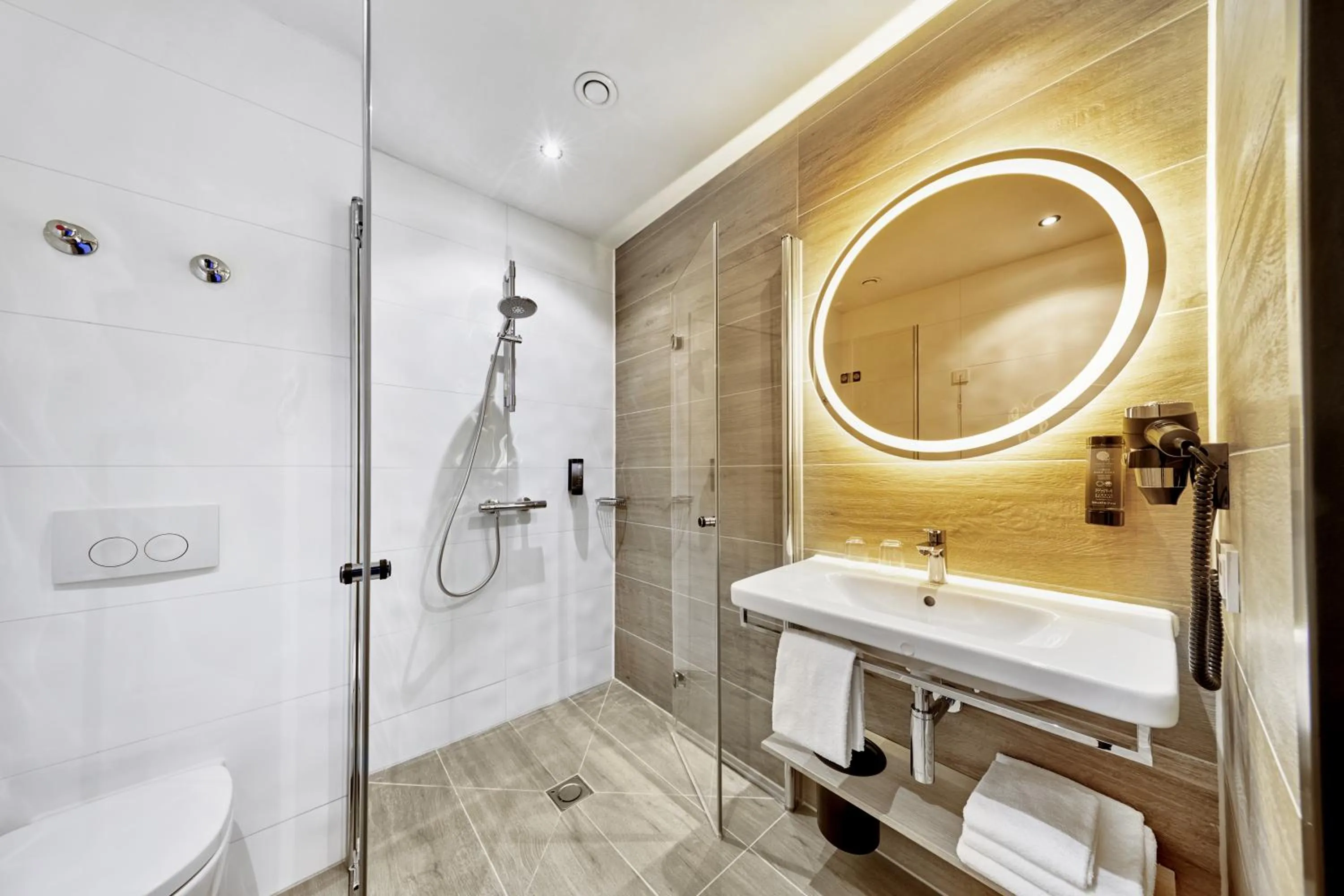 Bathroom in H2 Hotel Düsseldorf Seestern