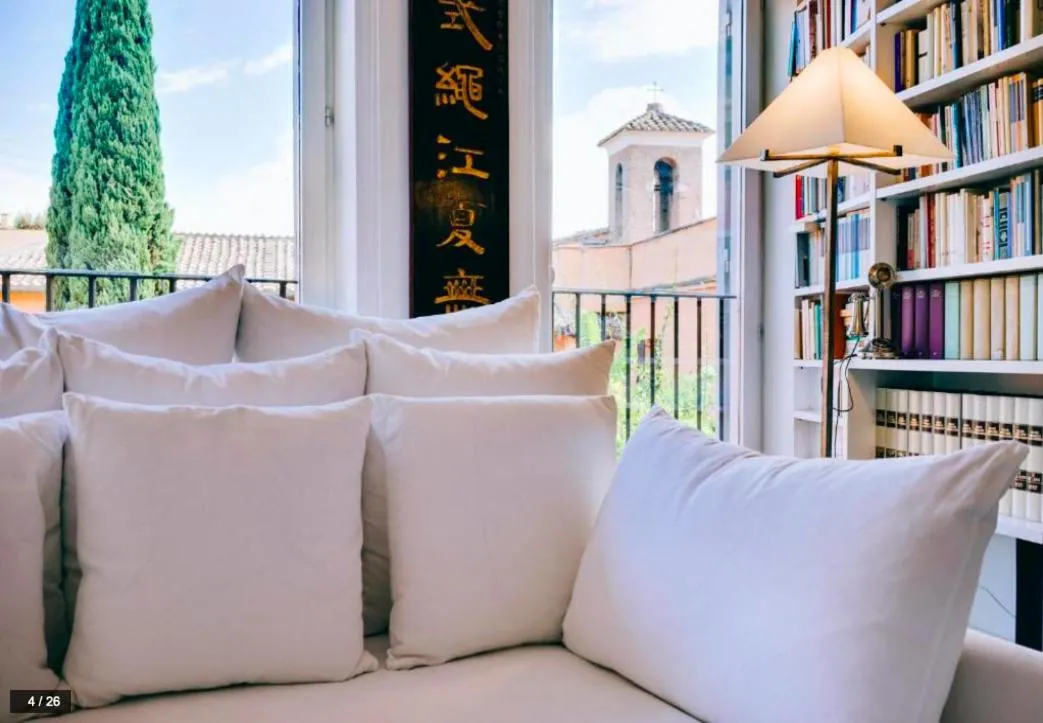 Luxury art apartment in Trastevere with terrace