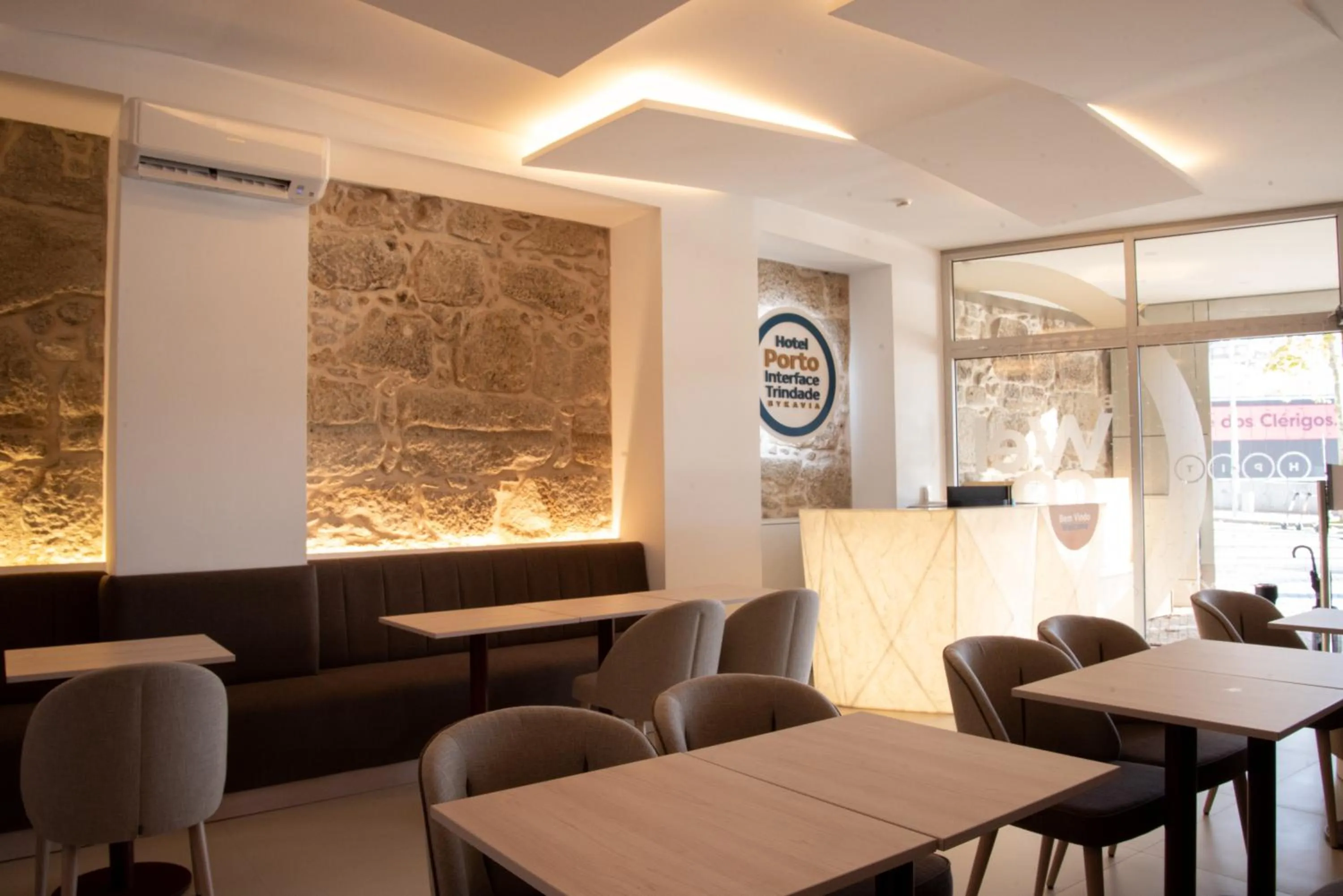 Lobby or reception in Hotel Porto Interface Trindade By Kavia