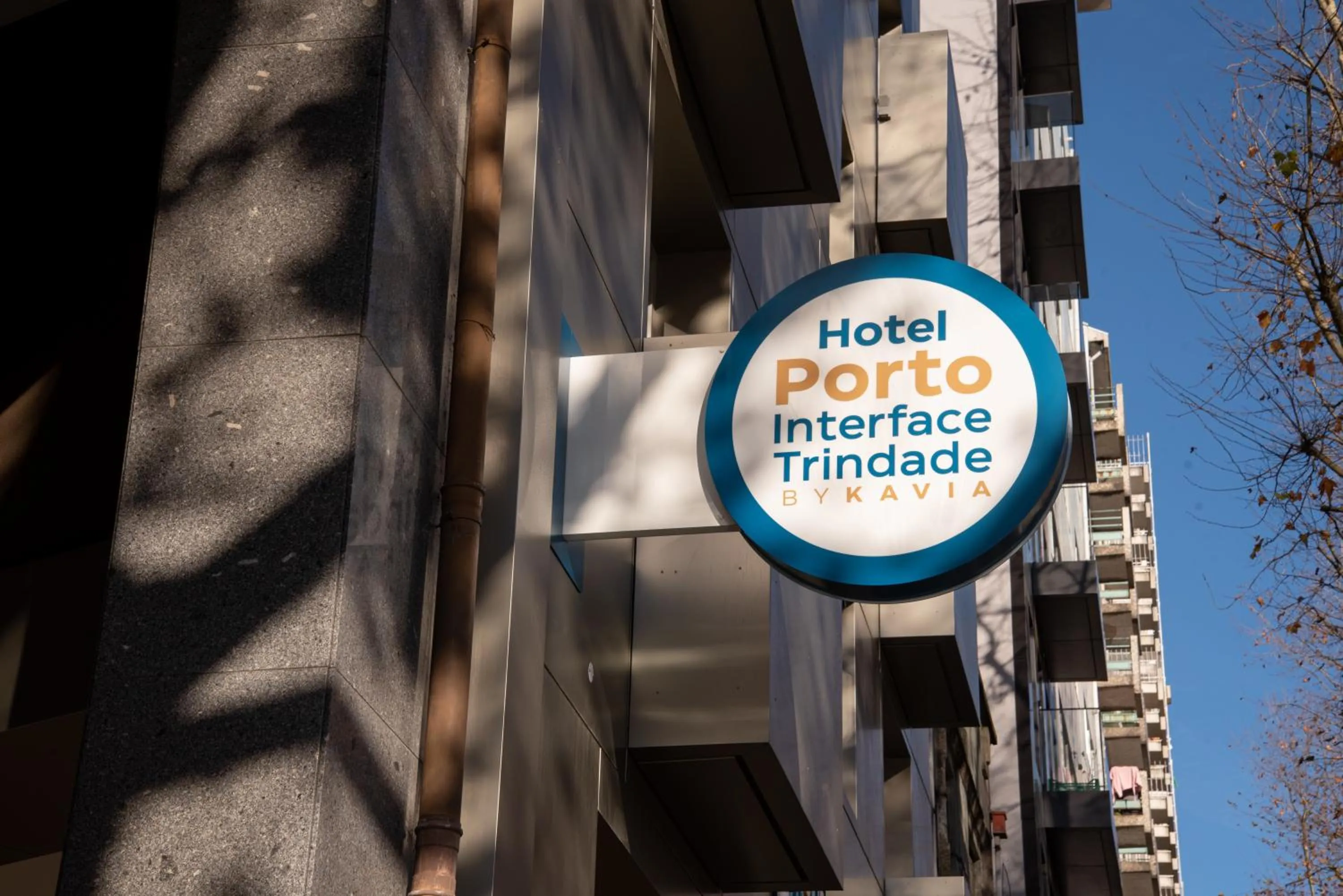 Facade/entrance in Hotel Porto Interface Trindade By Kavia