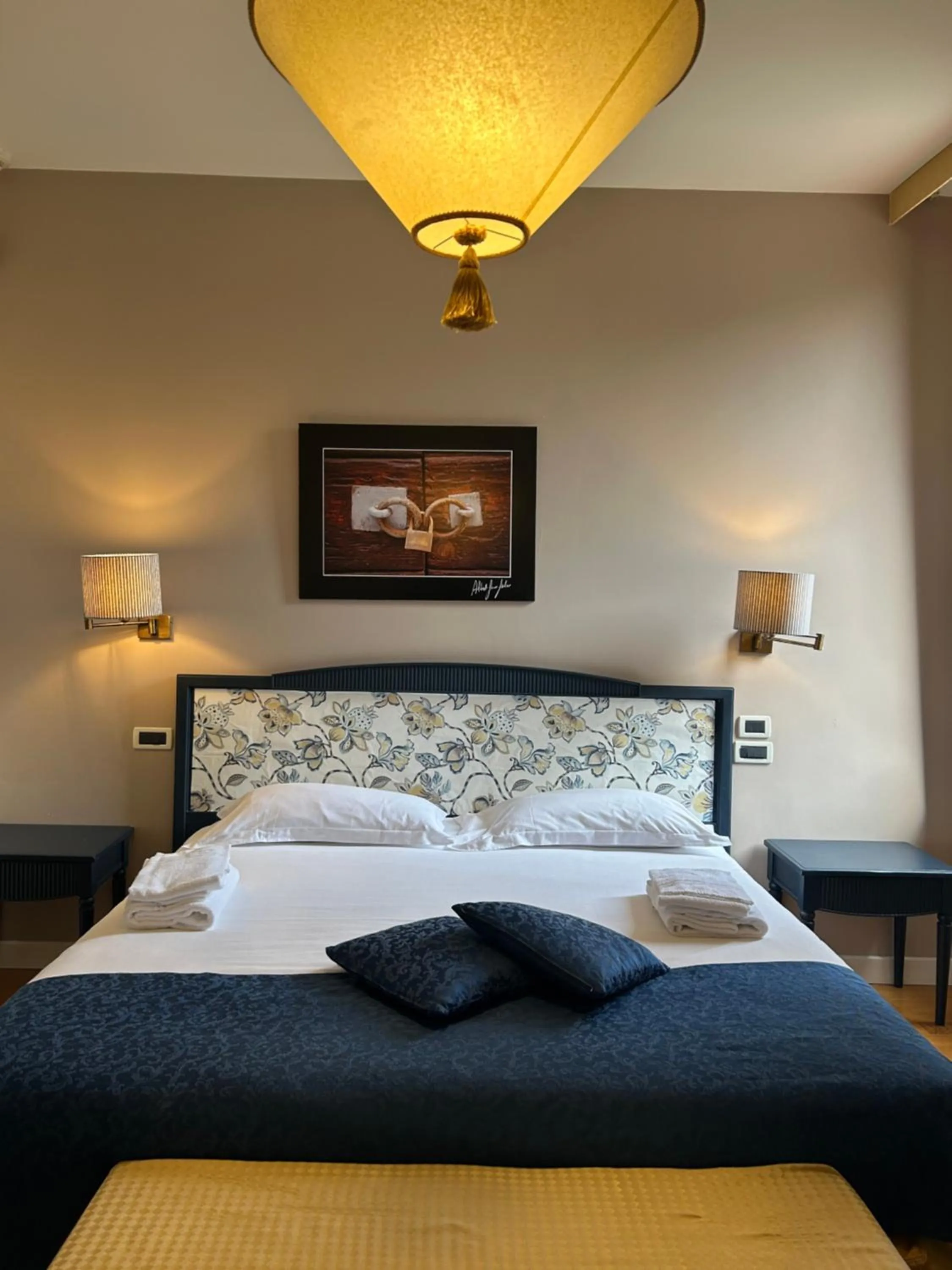 View (from property/room), Bed in Locanda del Ghetto