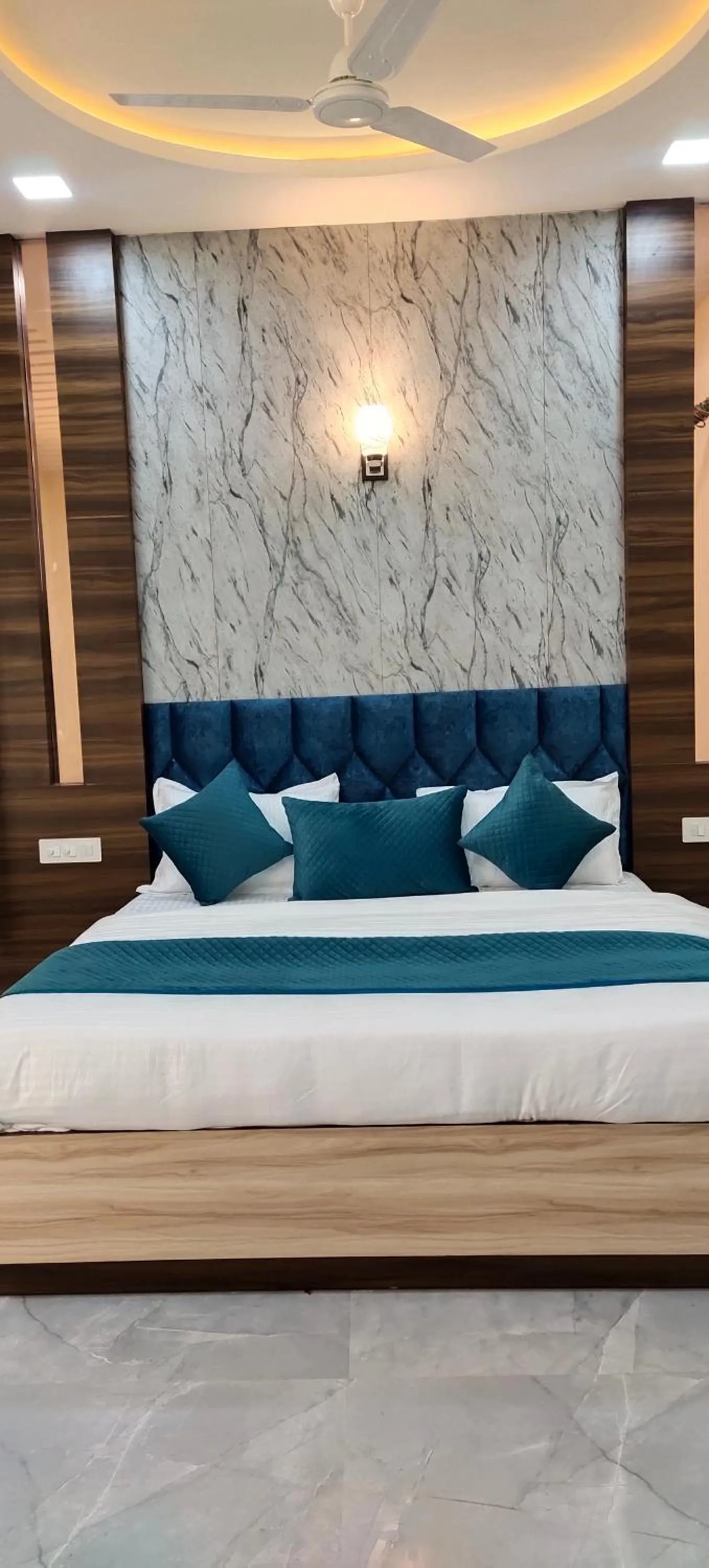 Property building, Bed in Hotel Lemonade