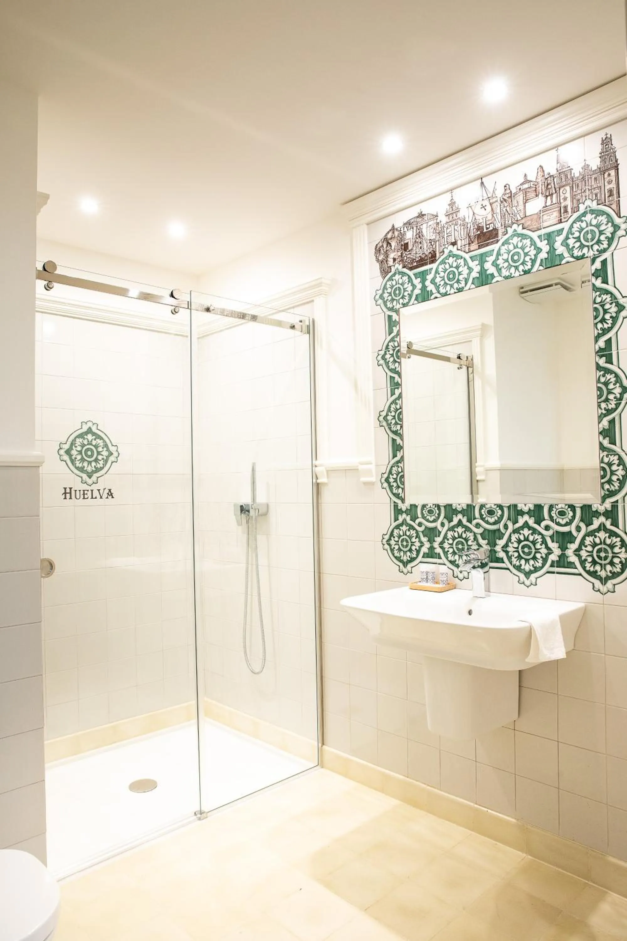 Bathroom in Posada Boutique El Gallo Morón