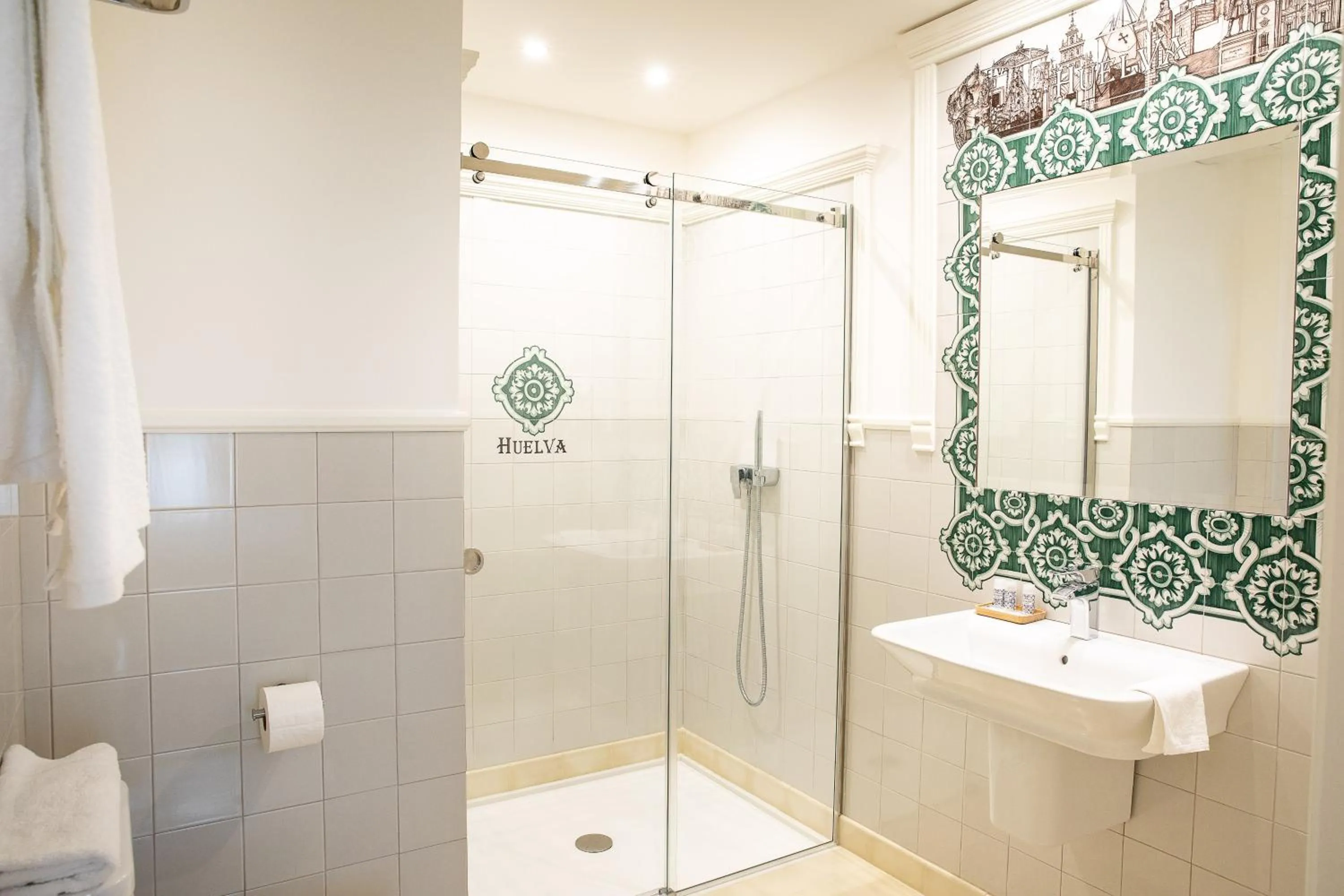 Bathroom in Posada Boutique El Gallo Morón