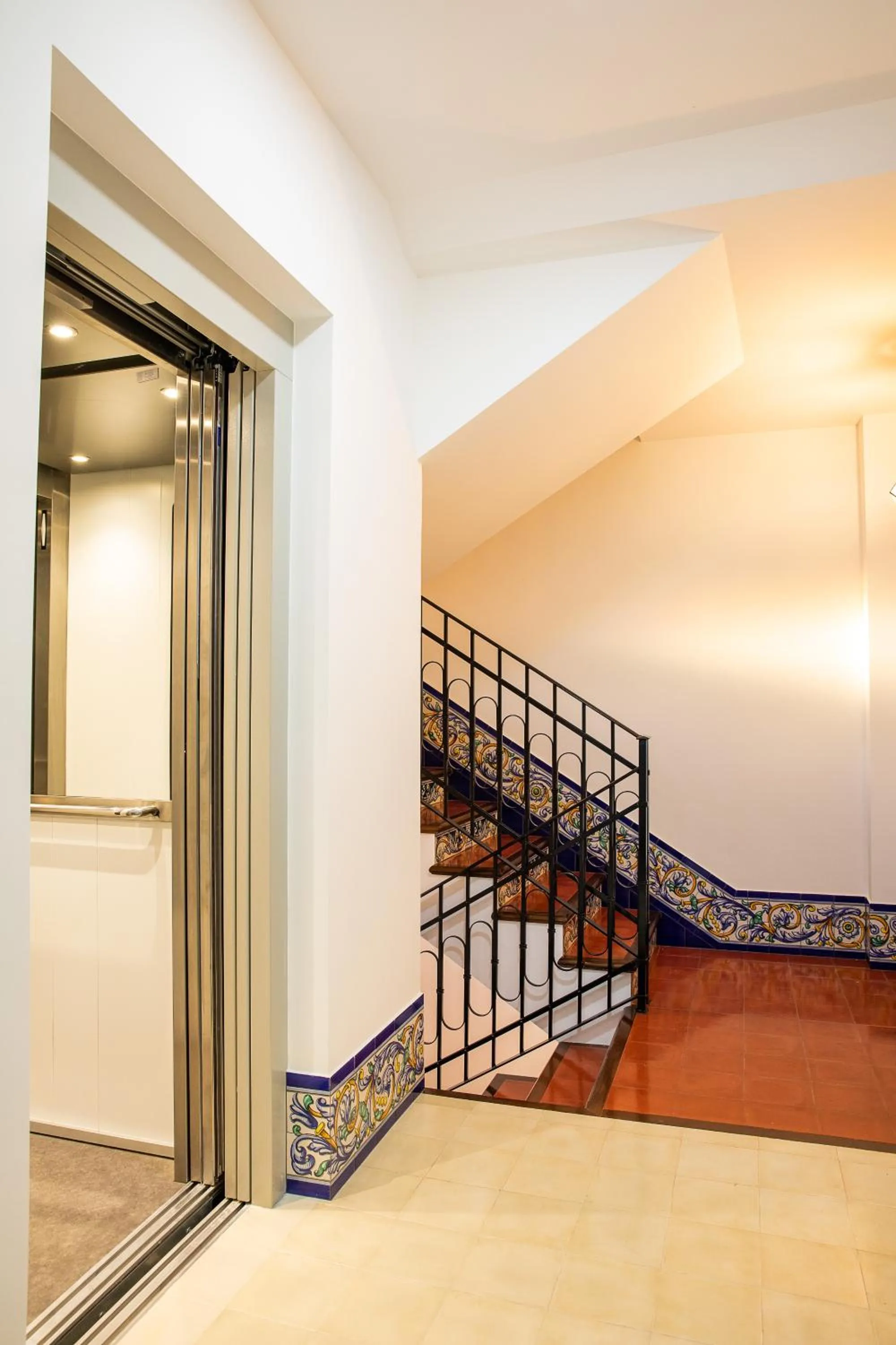 elevator in Posada Boutique El Gallo Morón