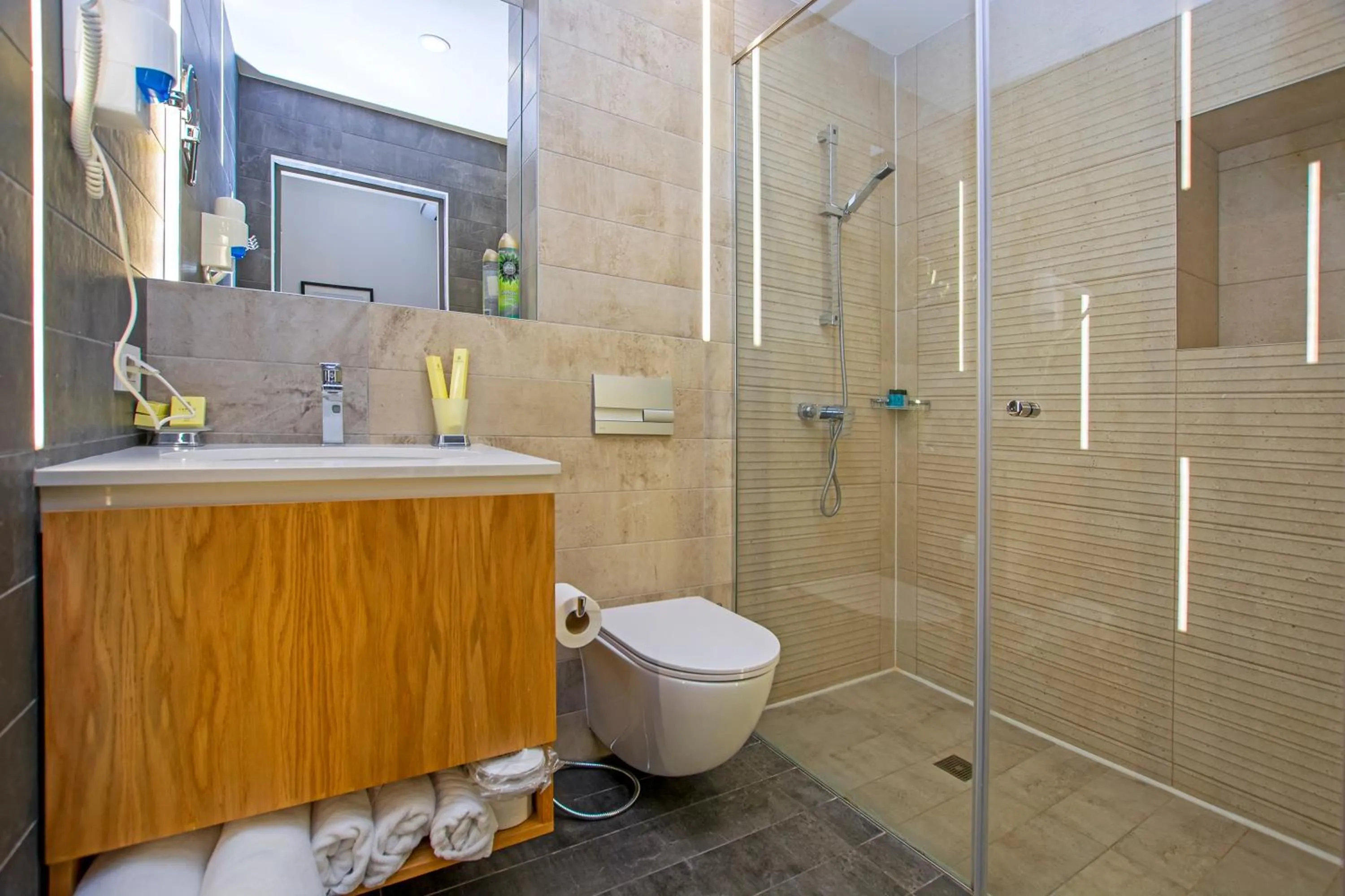 Shower in Cartez by Horizon Hotels, Yerevan