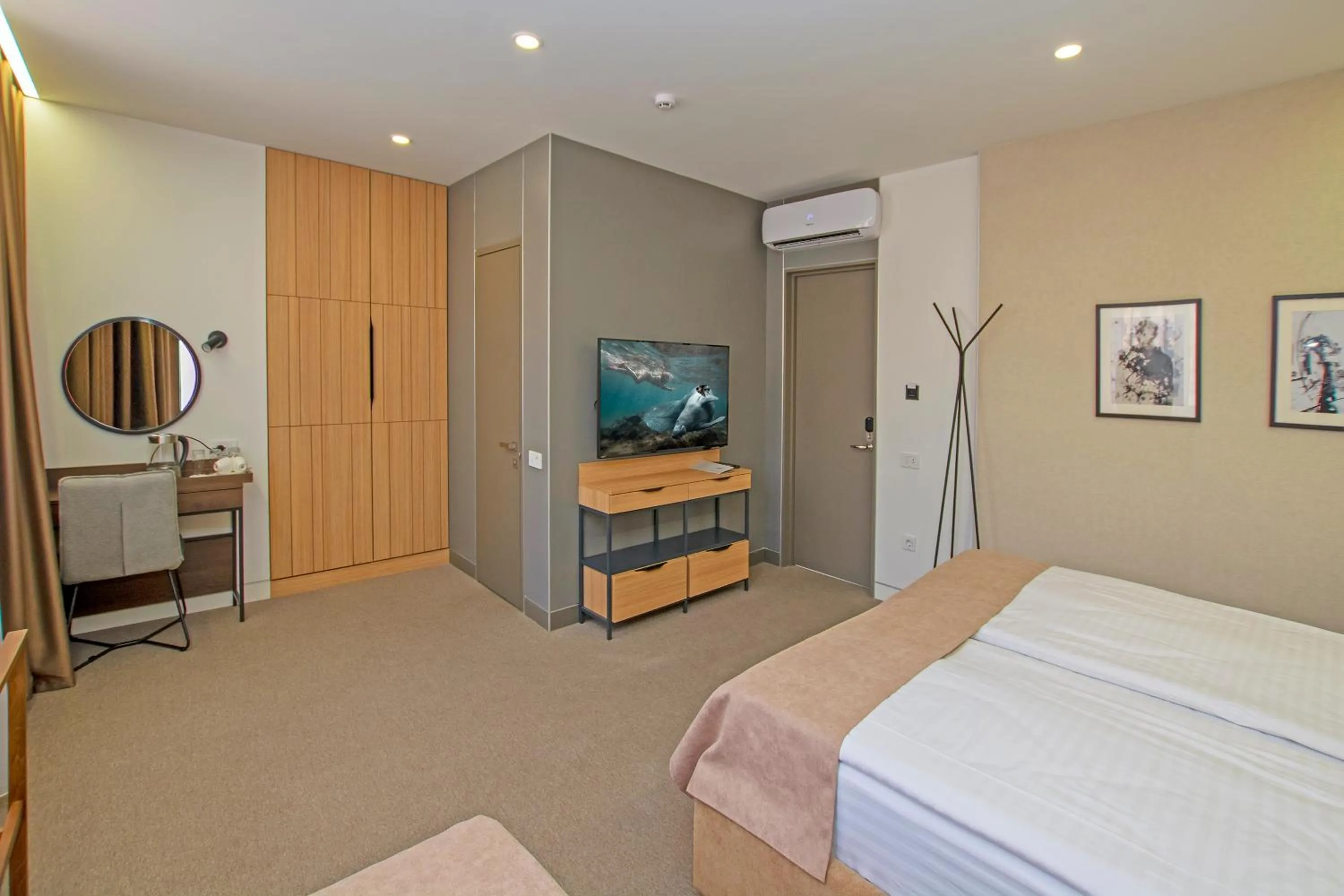 TV and multimedia, Bed in Cartez by Horizon Hotels, Yerevan