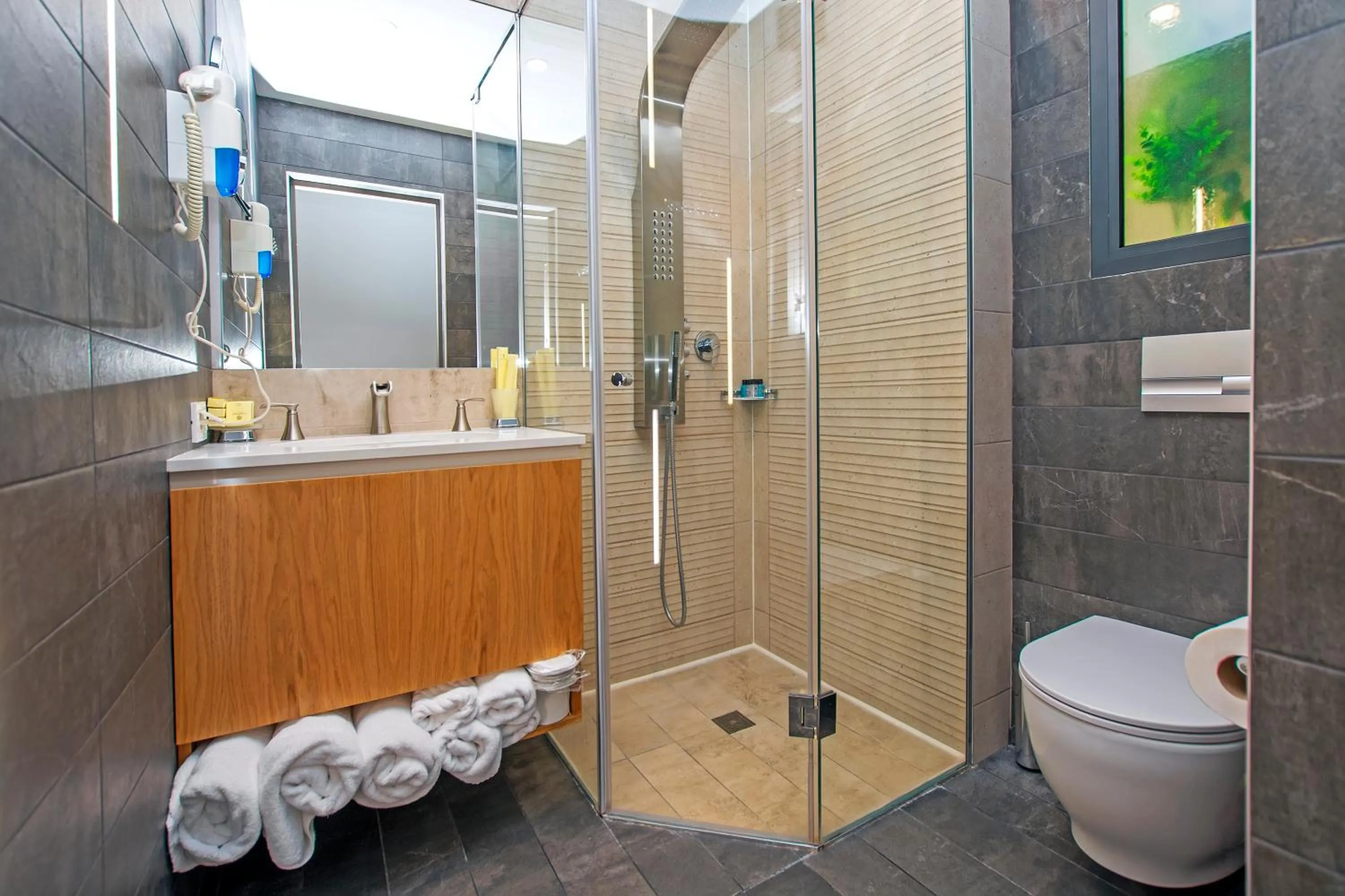 Shower in Cartez by Horizon Hotels, Yerevan