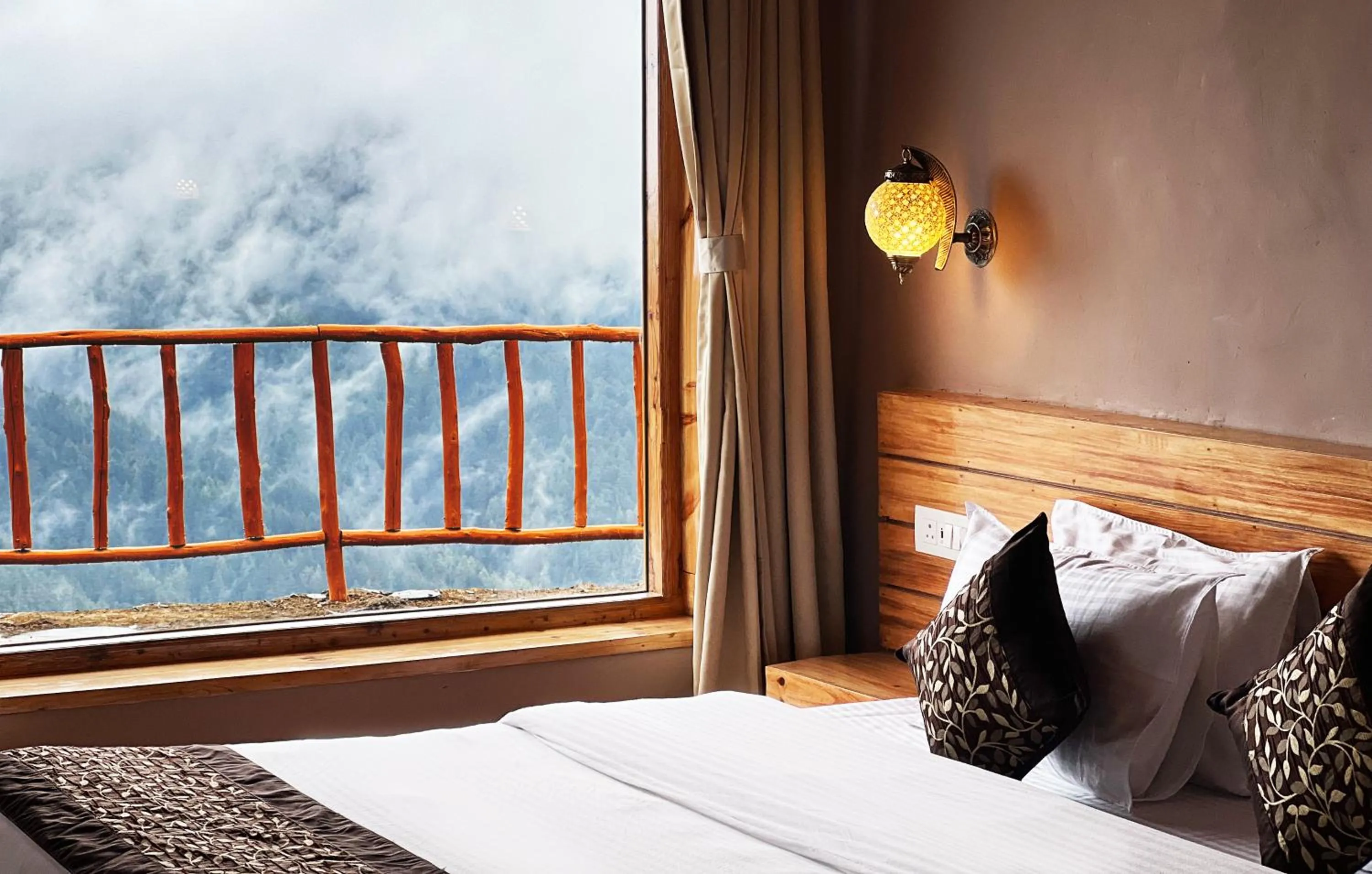 View (from property/room), Bed in Jomotel Talai