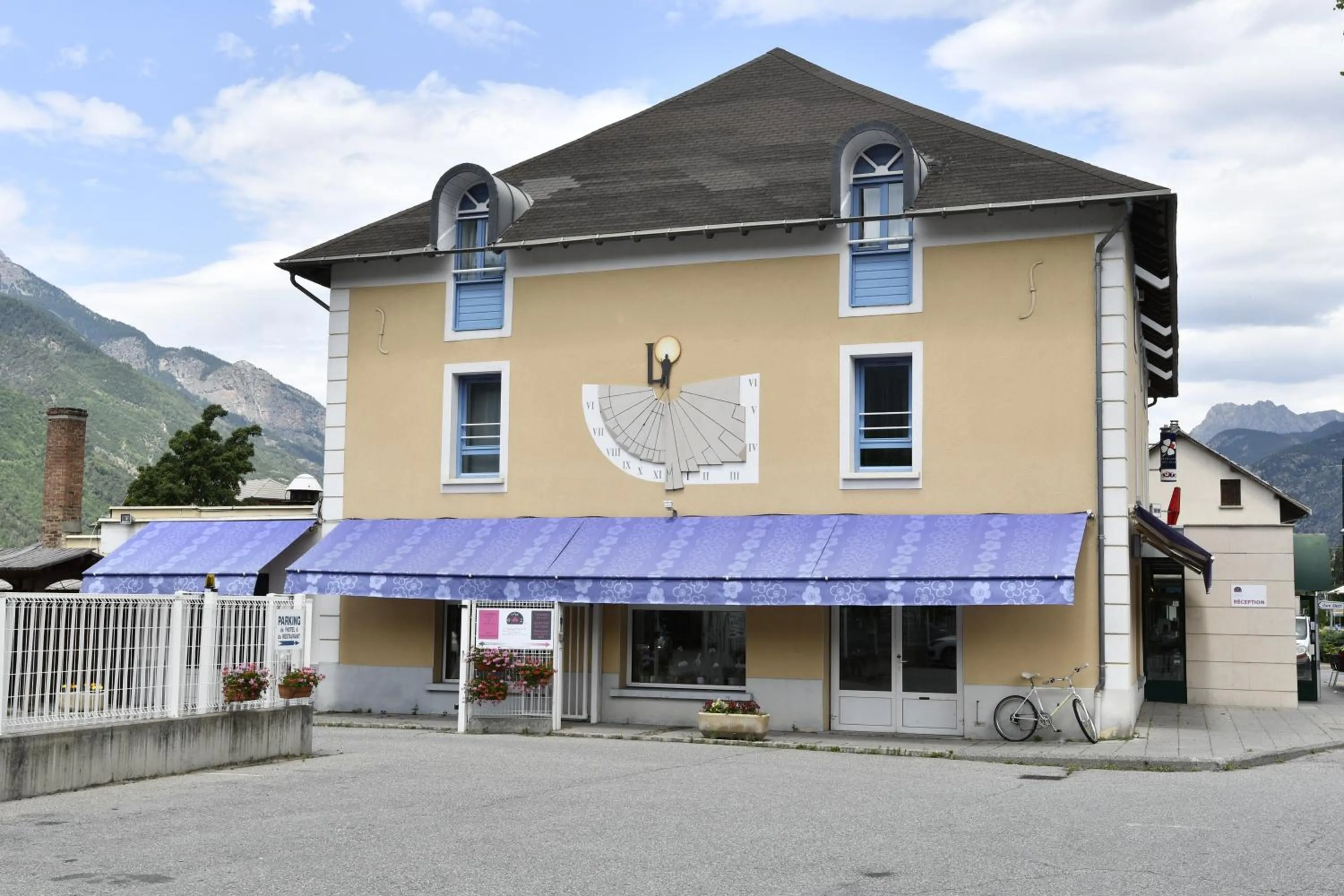 Property building in HOTEL DE LA GARE