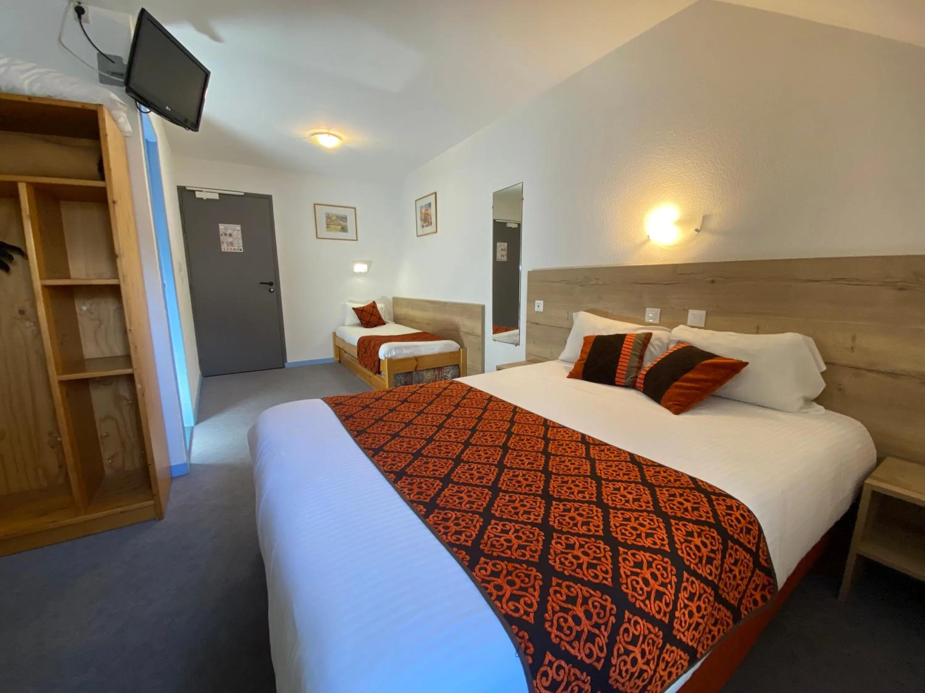 Bed in HOTEL DE LA GARE