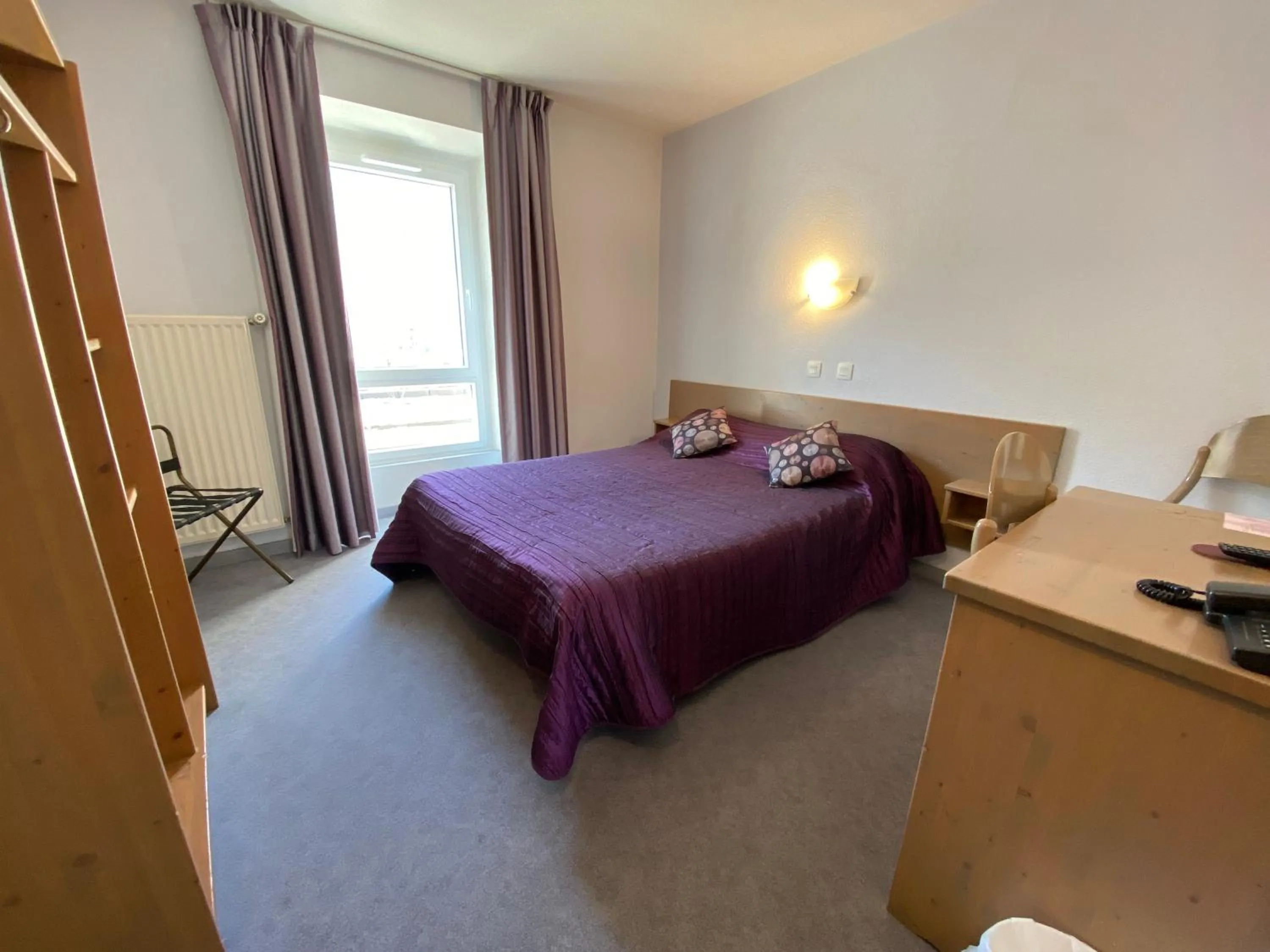 Bed in HOTEL DE LA GARE