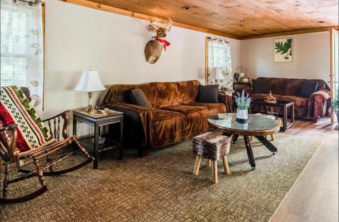 The Nook Lodge - cabin with hot tub at Shawnee and Camelback Mtn