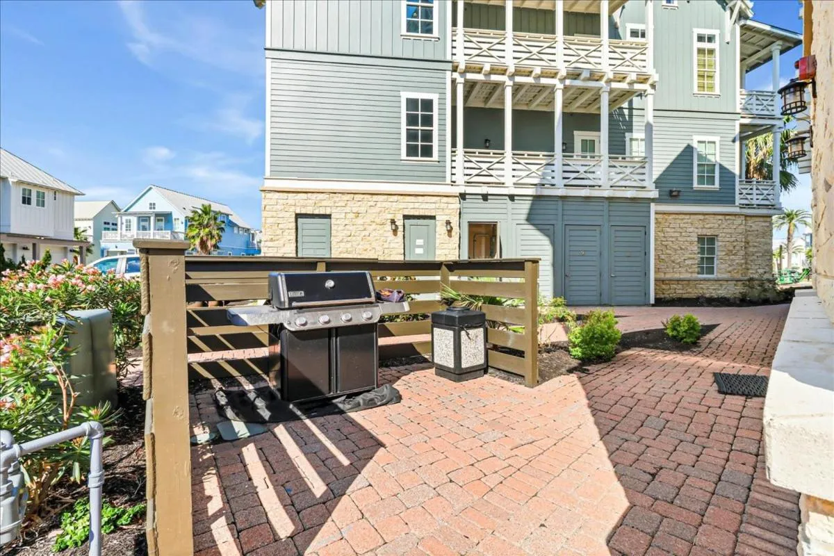 Other in Bikini Bottoms TC 2204