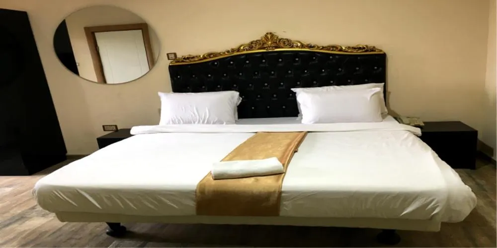 Bed in Ellyxville Hotel