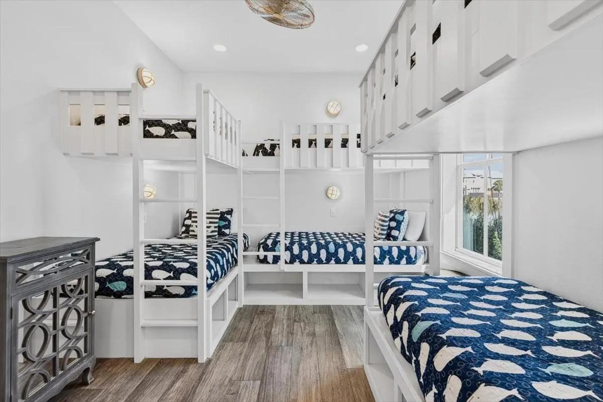 Other, Bed in High Tide 243 HI