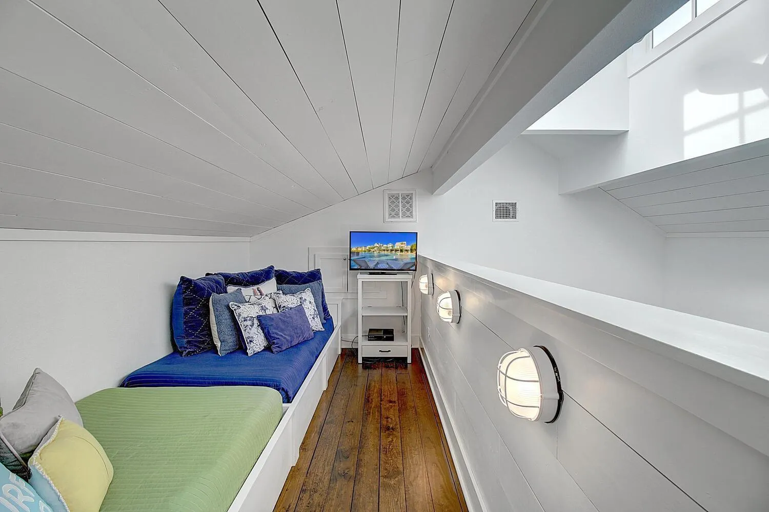 Other, Bed in No Limit 251 BE