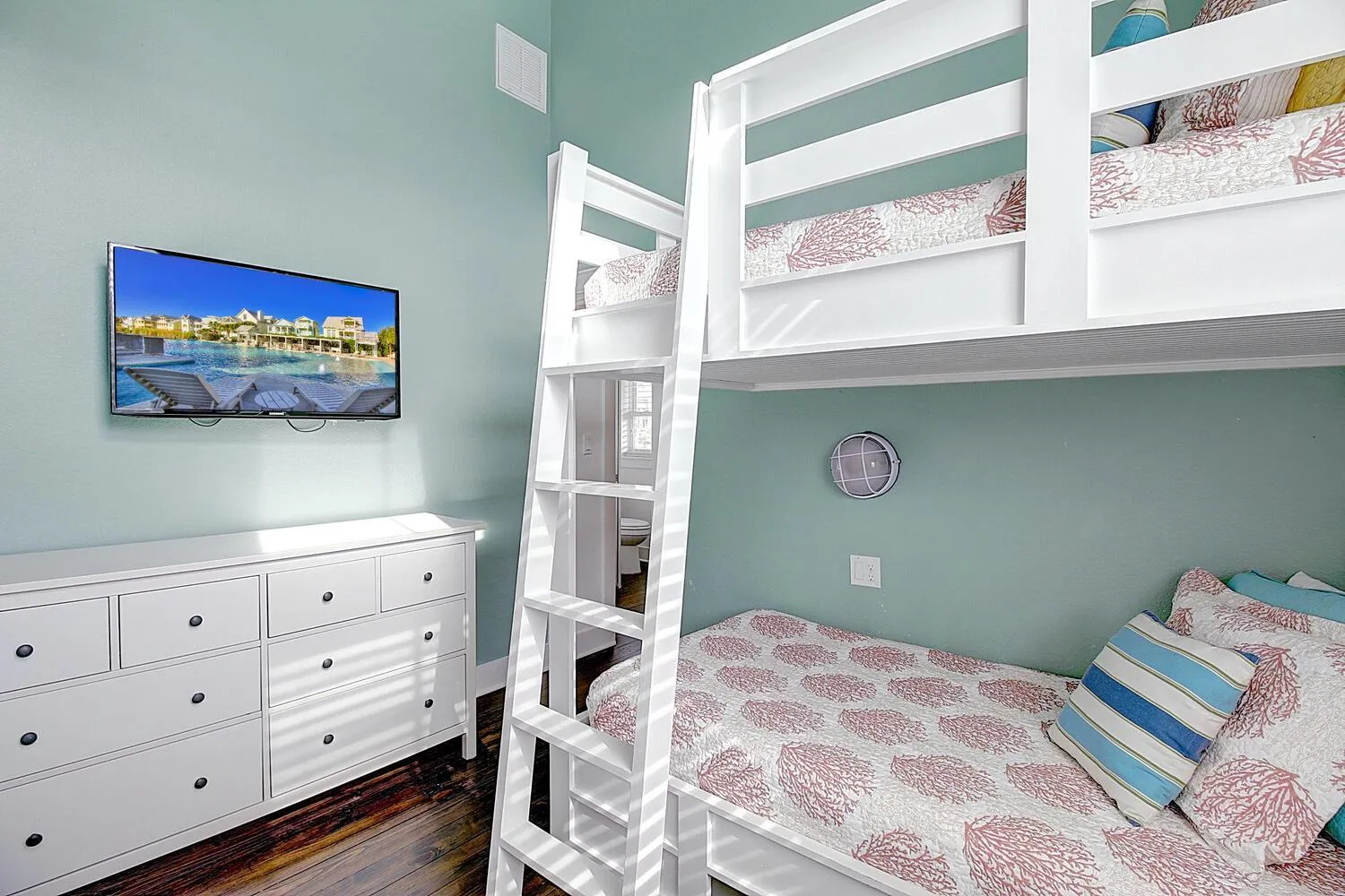 Other, Bed in No Limit 251 BE