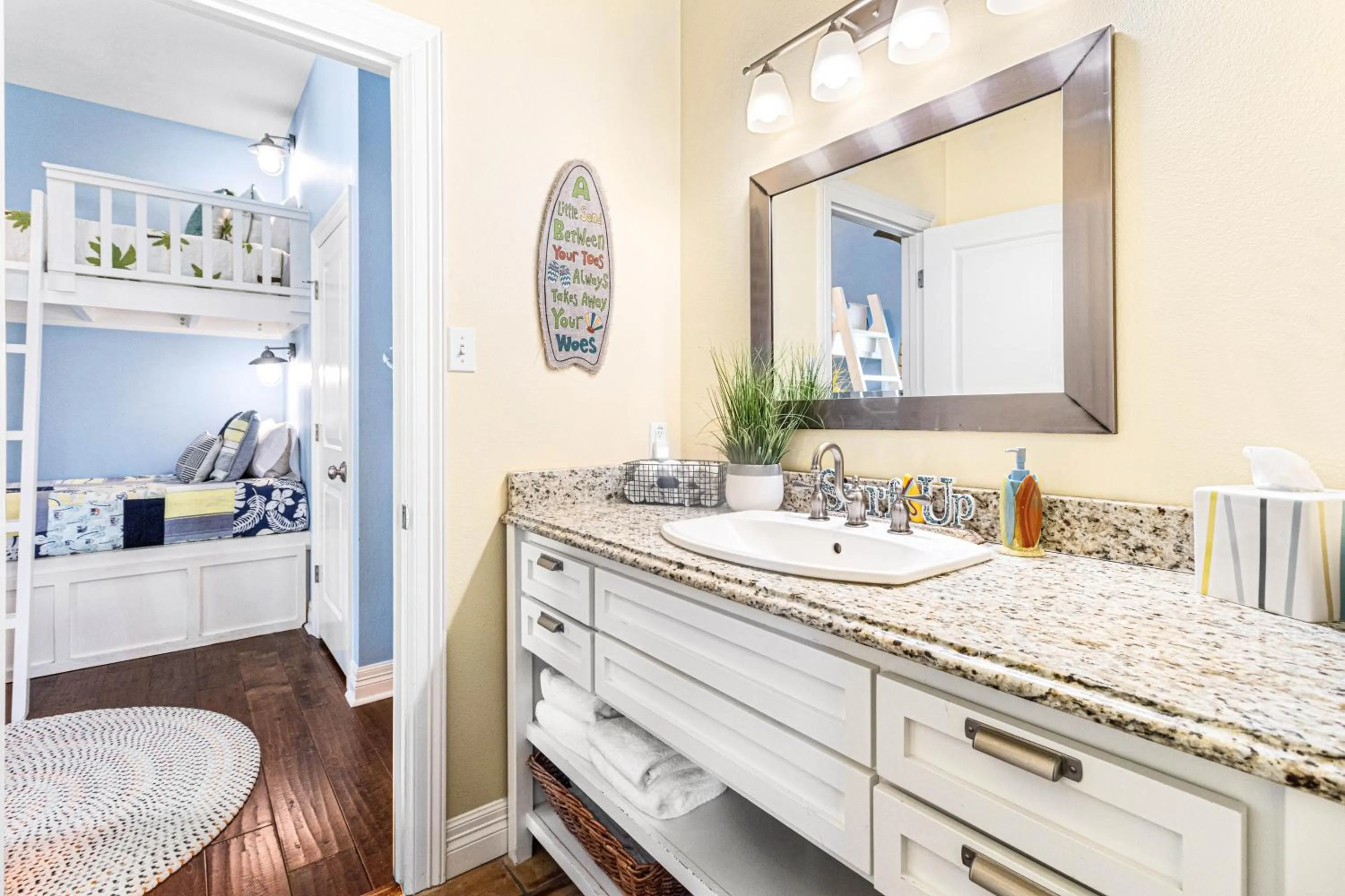 Other, Bed in The Sunflower 163 BE