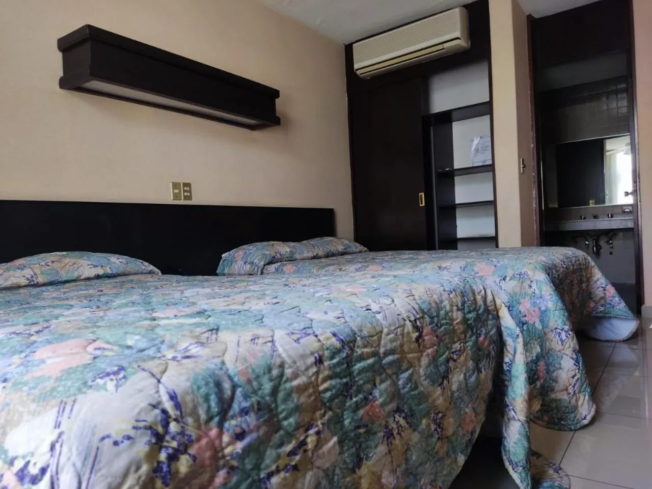 Photo of the whole room, Bed in Hotel Mary Celaya