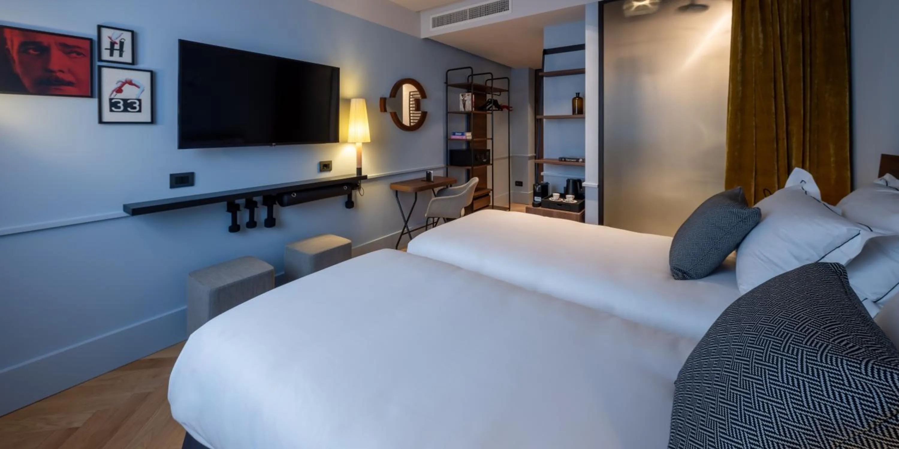 Toilet, Bed in Urban Hive Milano