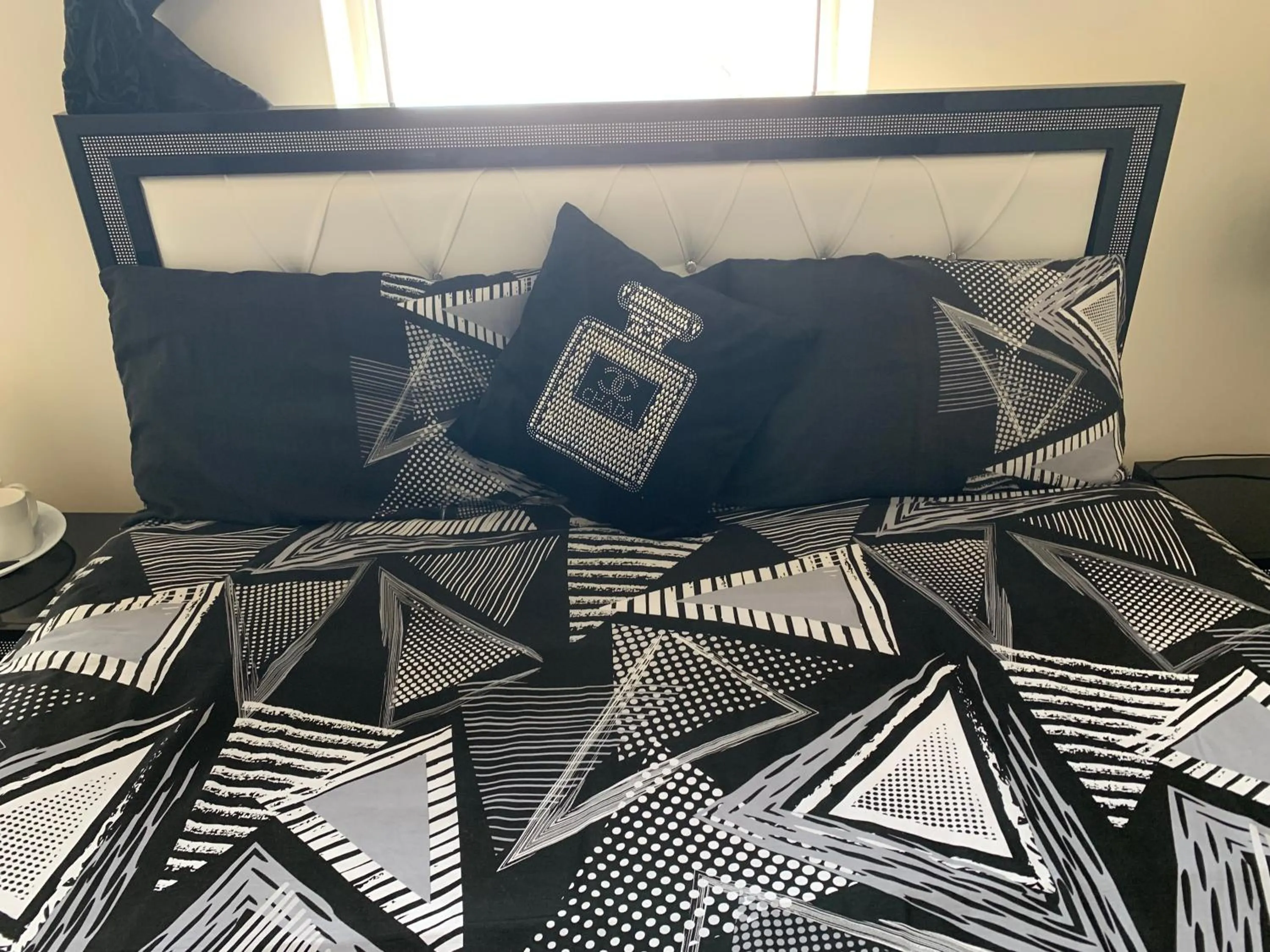 Busy Bee - Guest House - Self Service