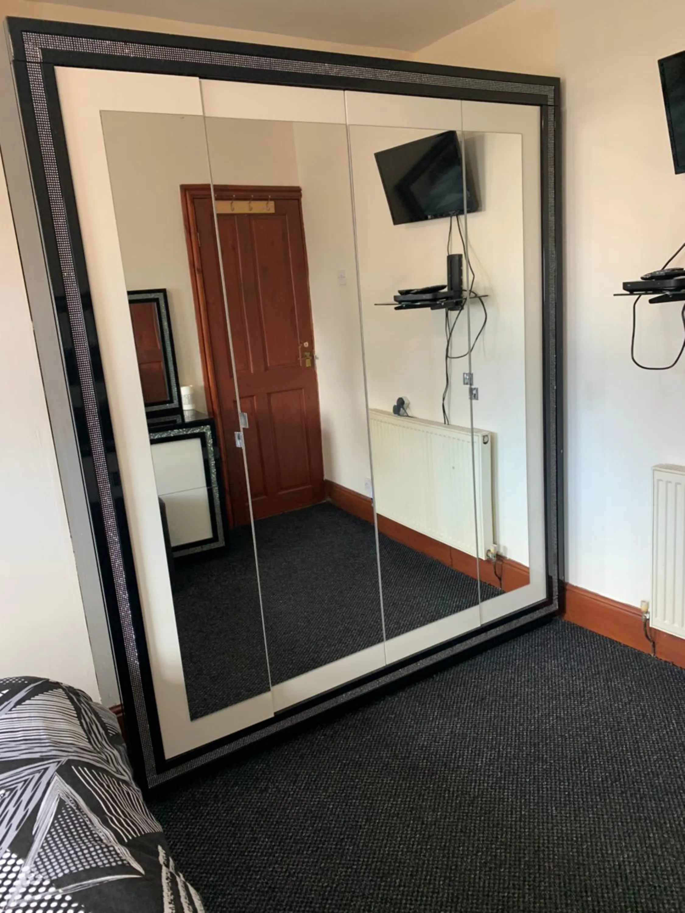 Busy Bee - Guest House - Self Service