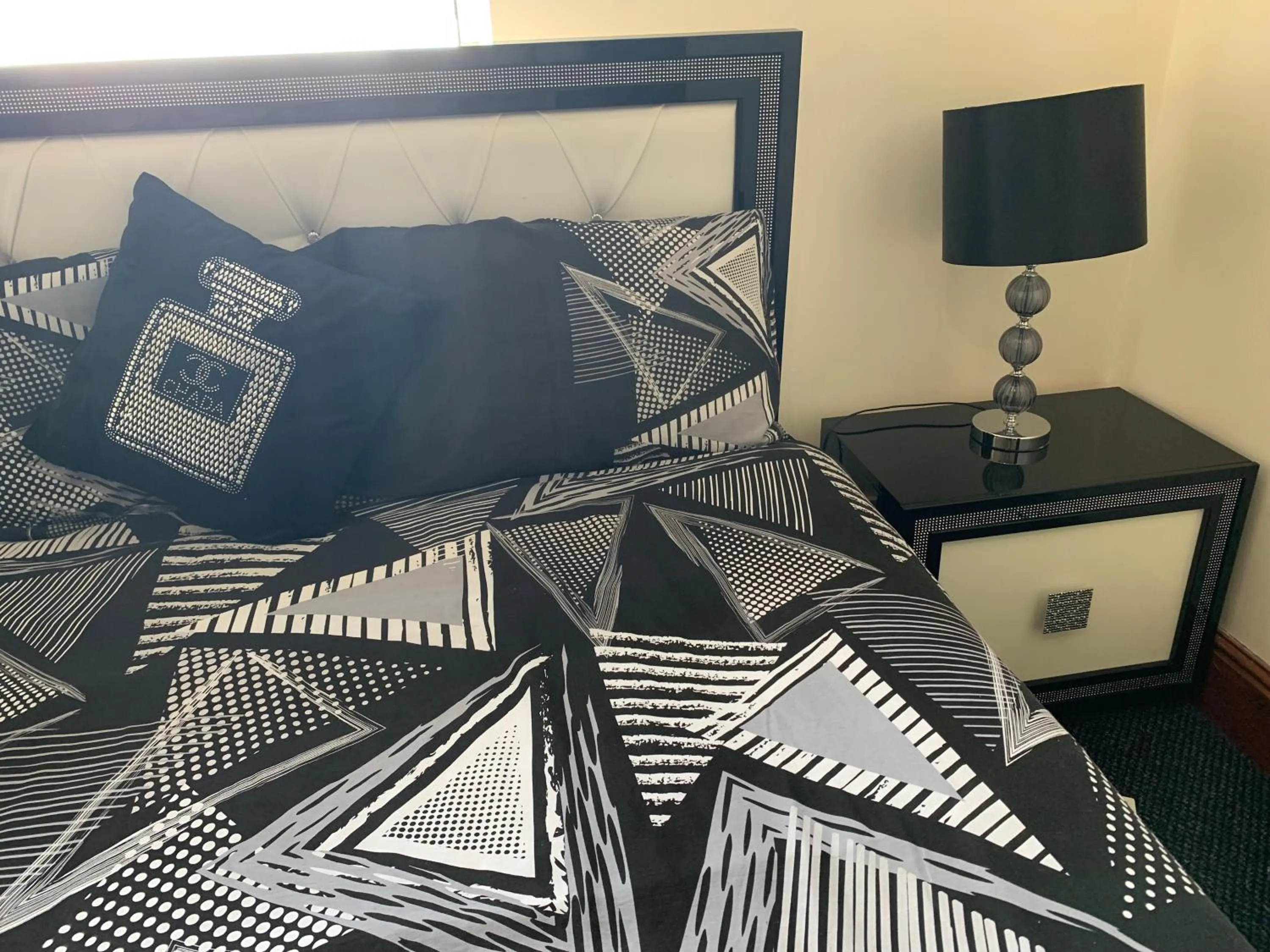 Busy Bee - Guest House - Self Service