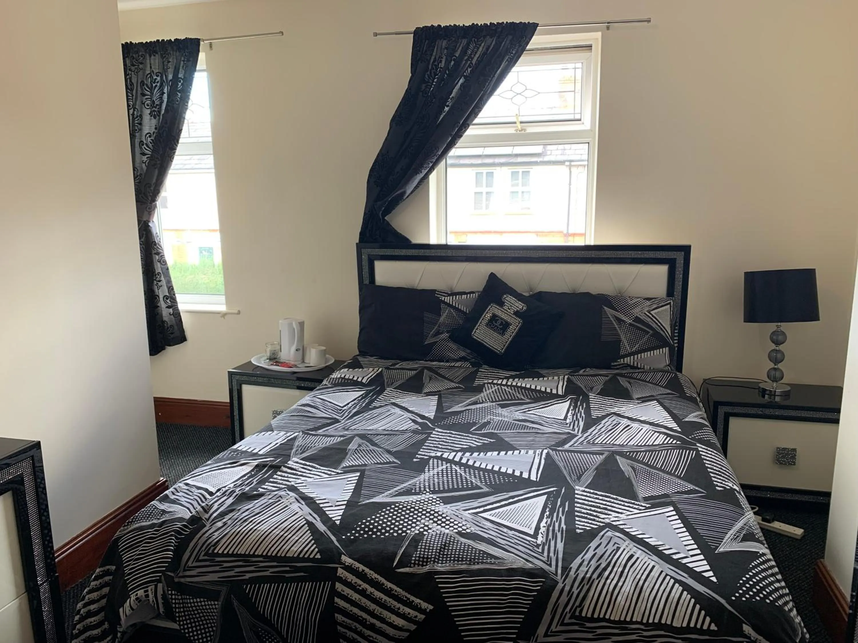 Busy Bee - Guest House - Self Service