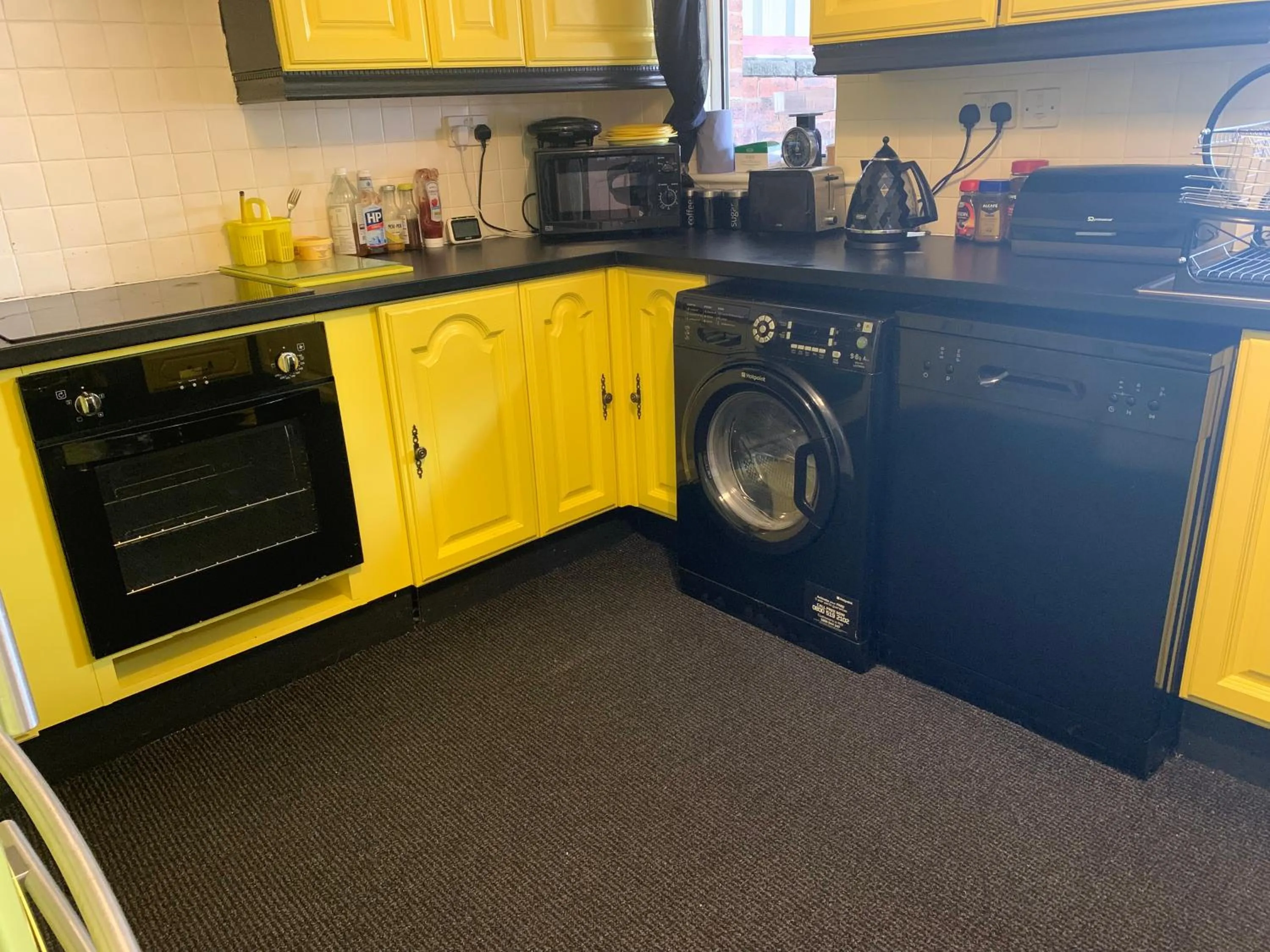 Busy Bee - Guest House - Self Service