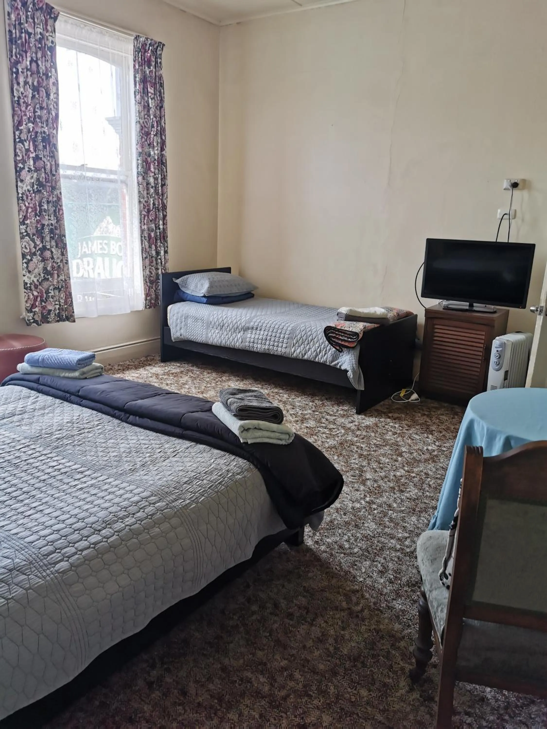 Photo of the whole room, Bed in Railton Hotel - heritage pub accommodation