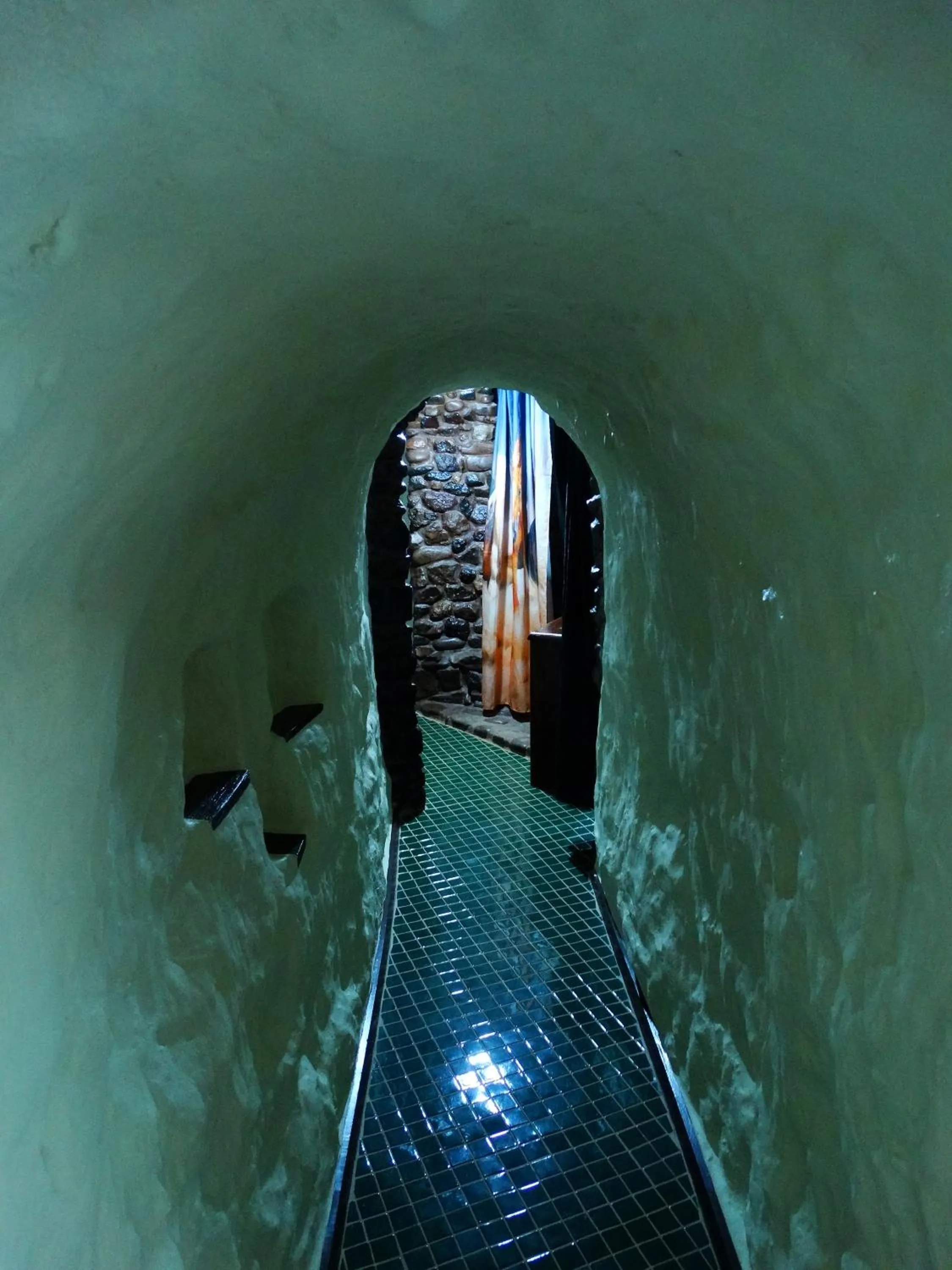 Bathroom in Di's Dugouts
