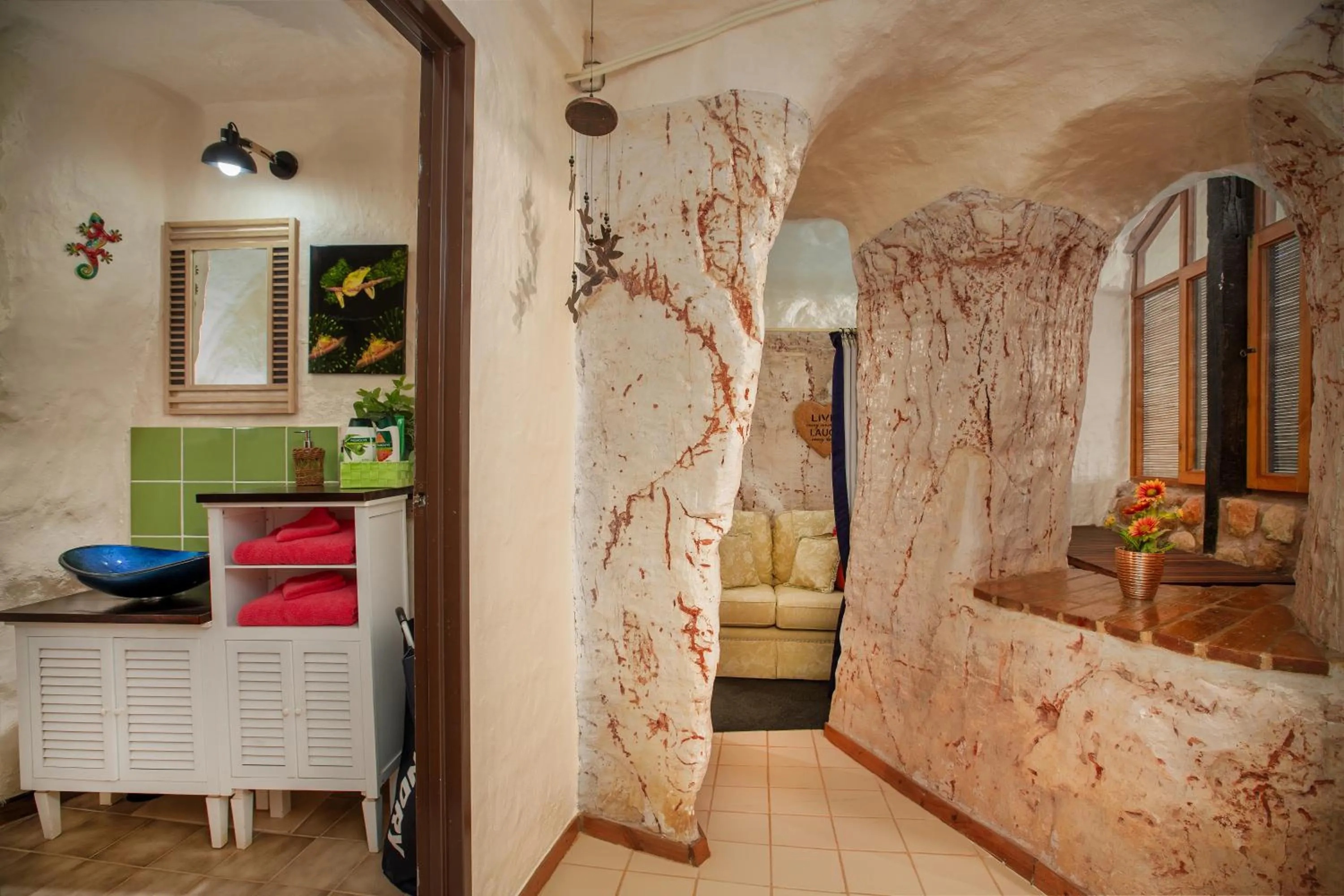 Bathroom in Di's Dugouts