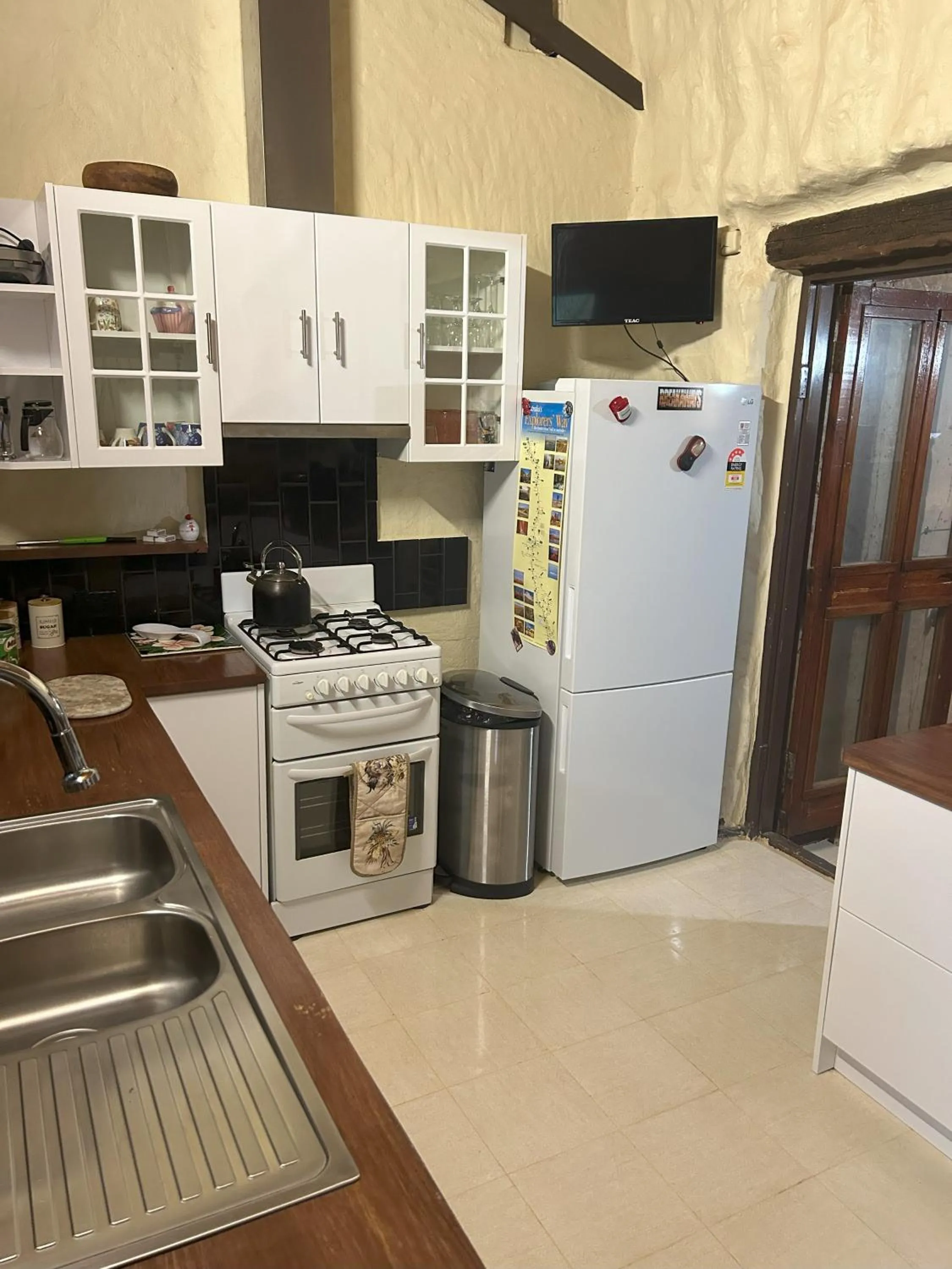 Kitchen or kitchenette in Di's Dugouts