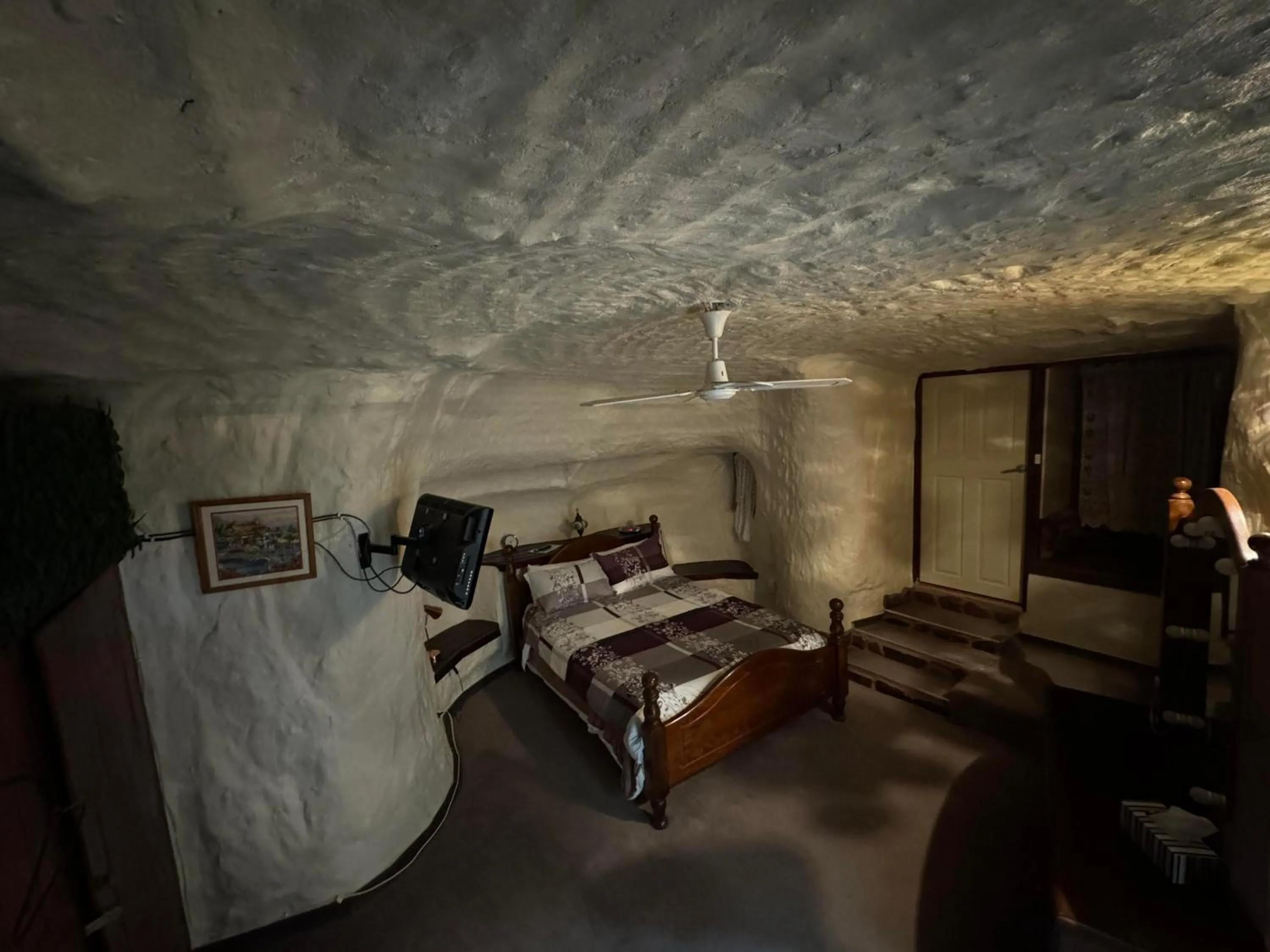 TV and multimedia, Bed in Di's Dugouts