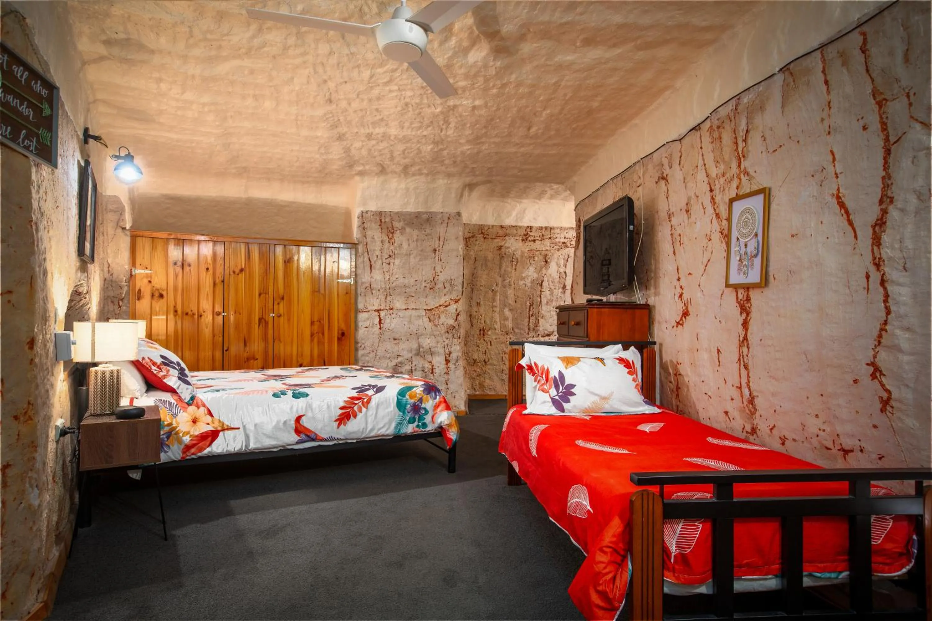 Bedroom, Bed in Di's Dugouts