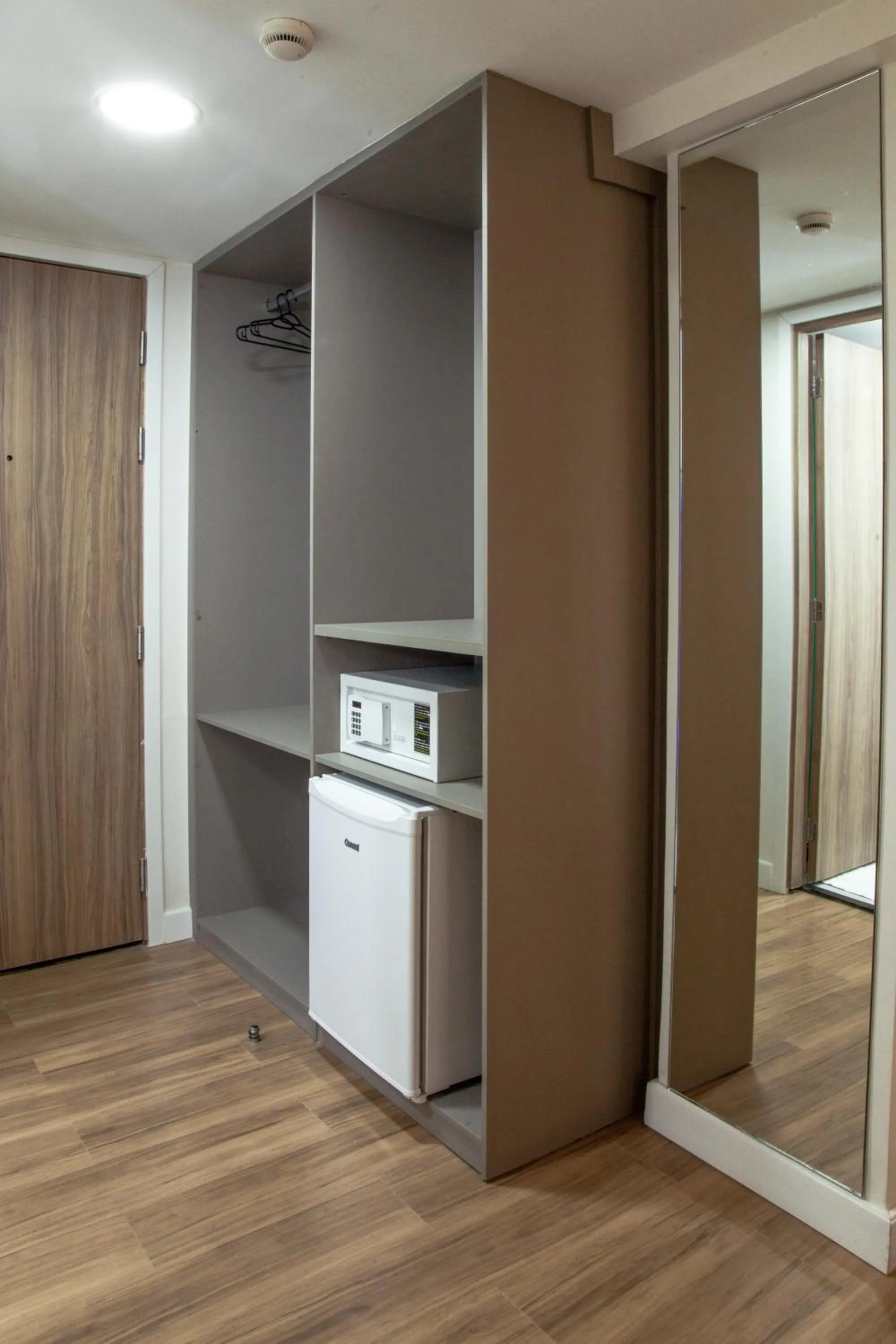 wardrobe in ATH Hotel - Américas Townhouse