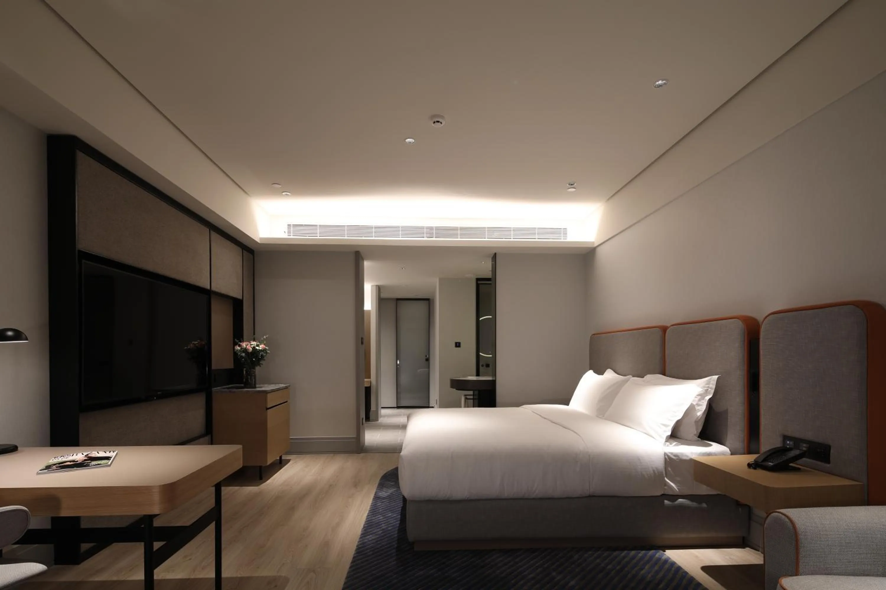 Photo of the whole room, Bed in Sunstone Plaza Hotel