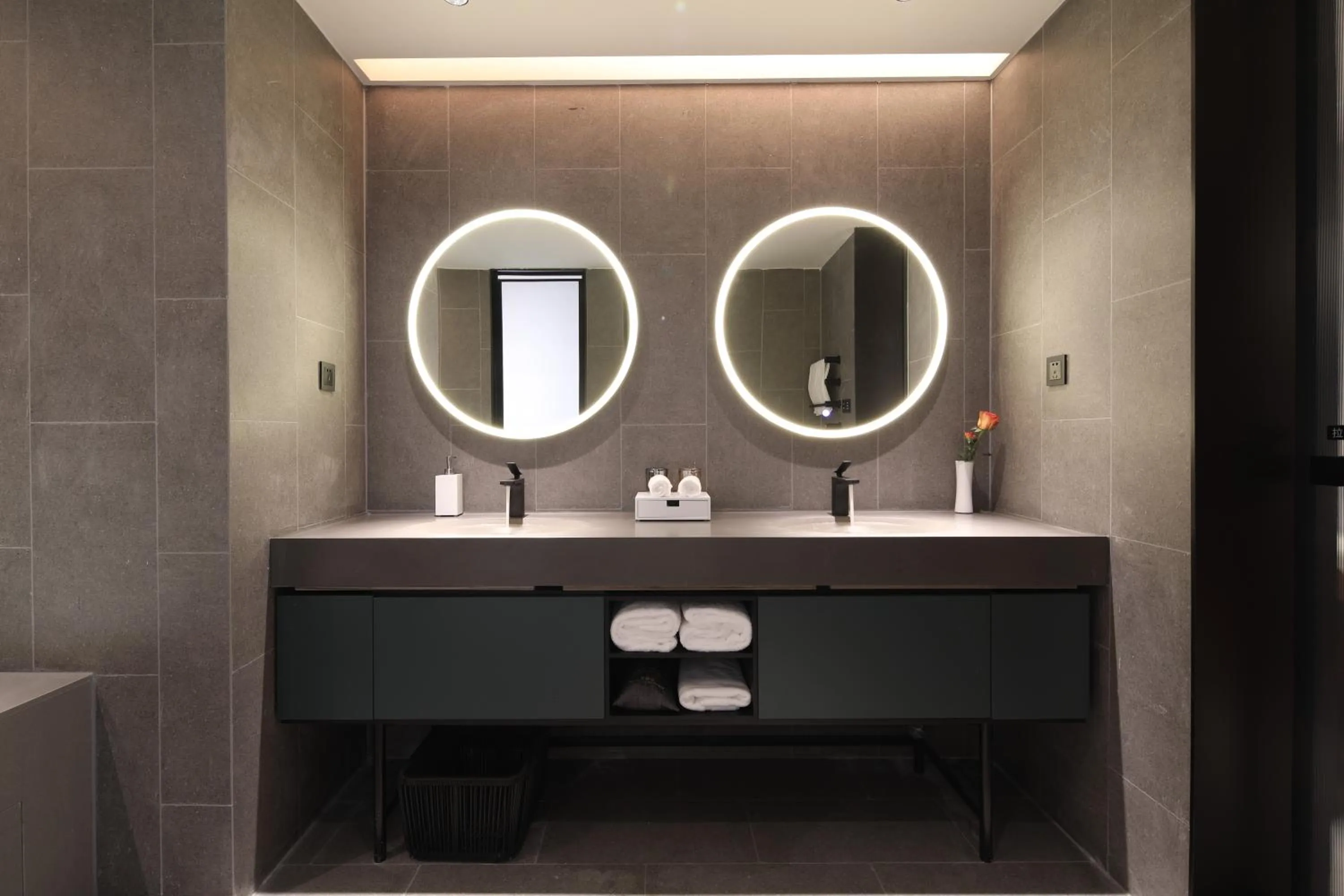 Bathroom in Sunstone Plaza Hotel