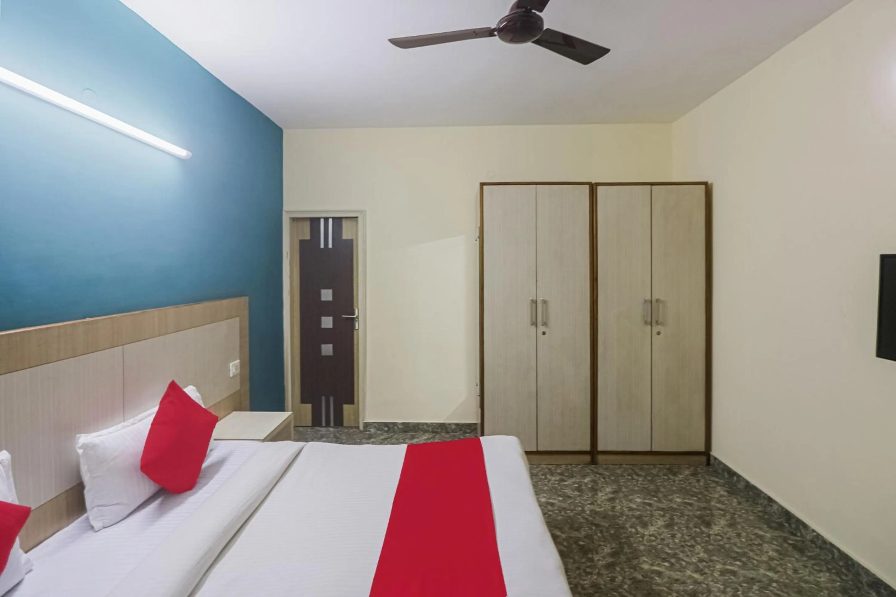 Bedroom, Bed in Capital O Crown Inn Near Appu Ghar