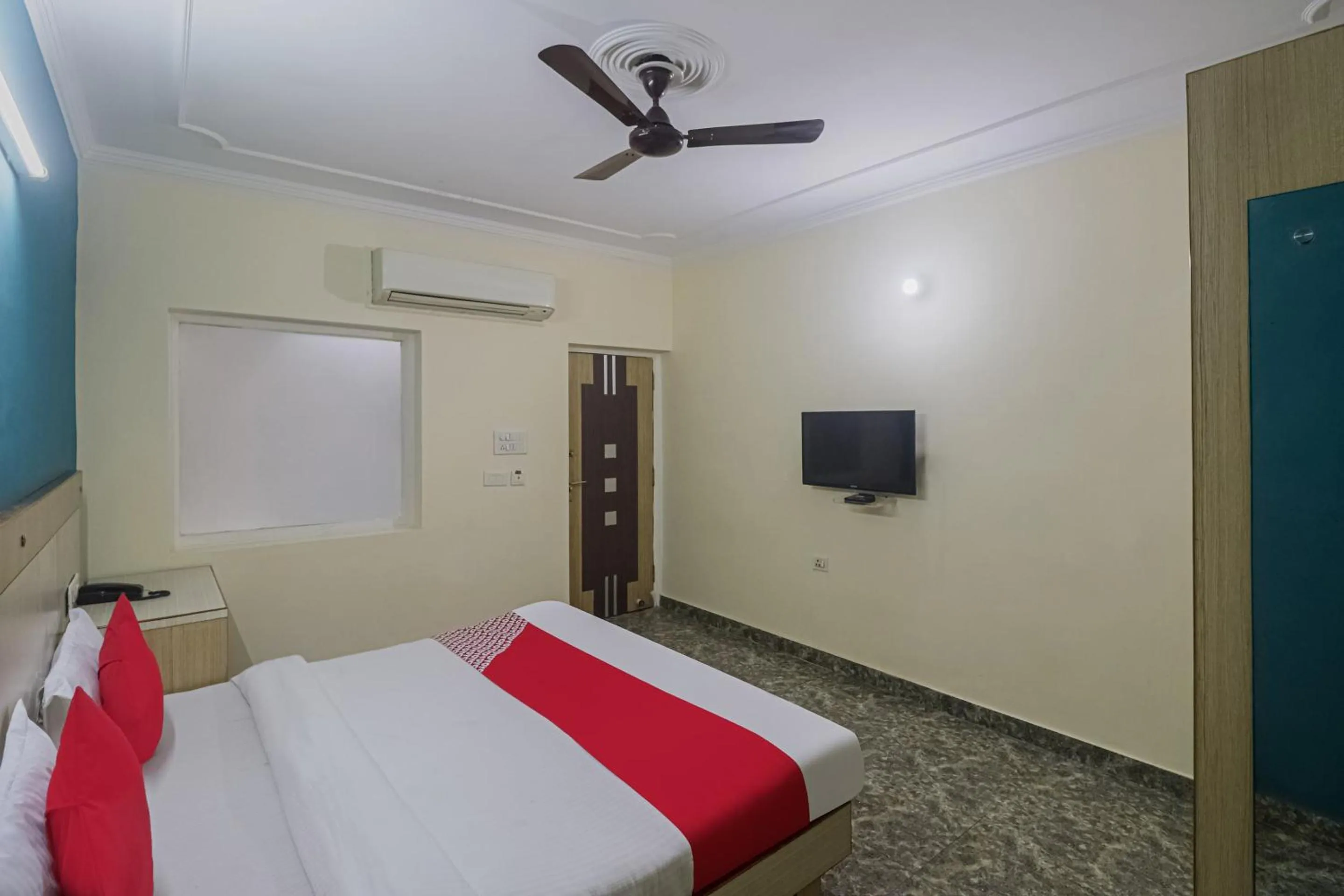 Bedroom, Bed in Capital O Crown Inn Near Appu Ghar