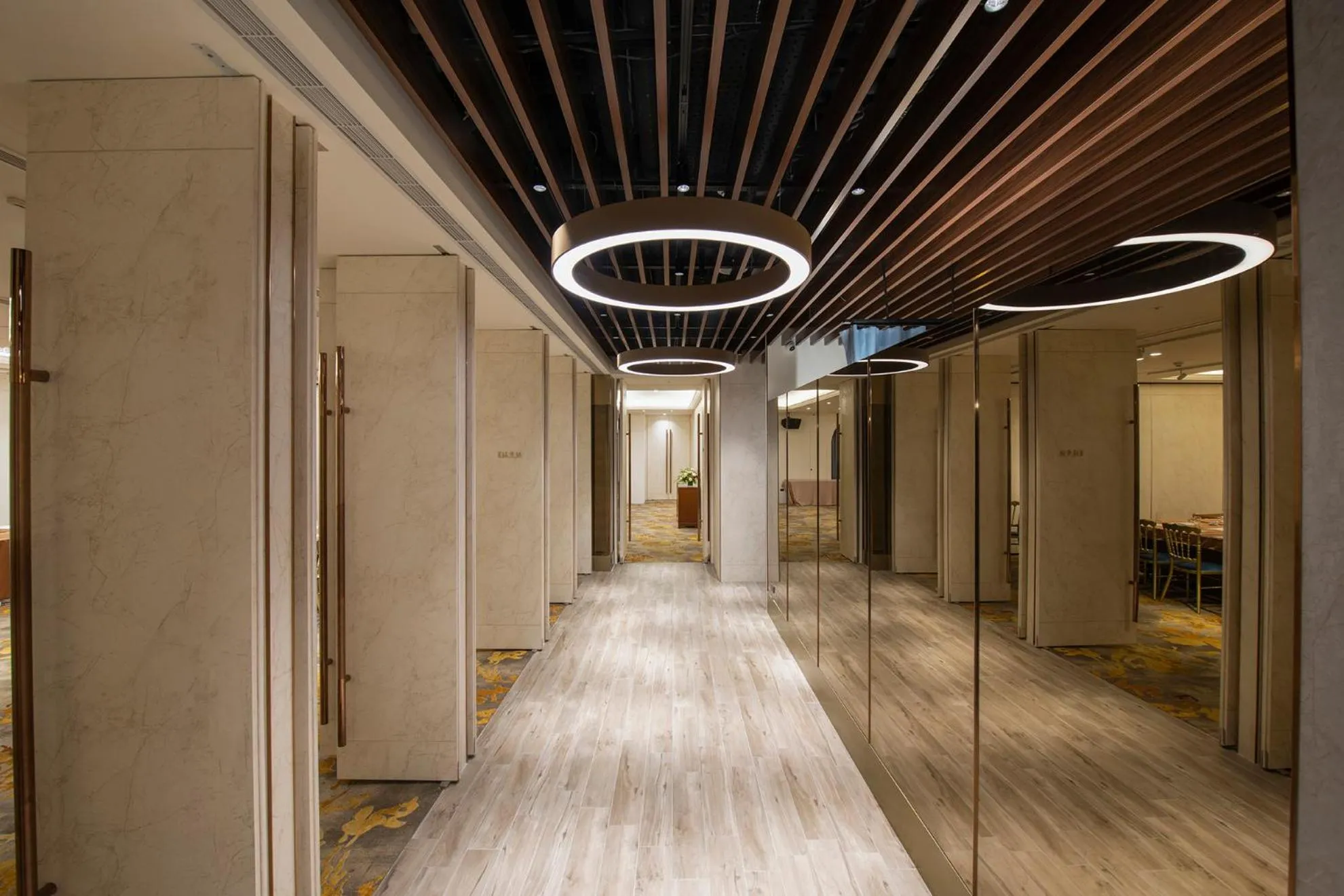 Restaurant/places to eat in Hamp Court Palace Taipei