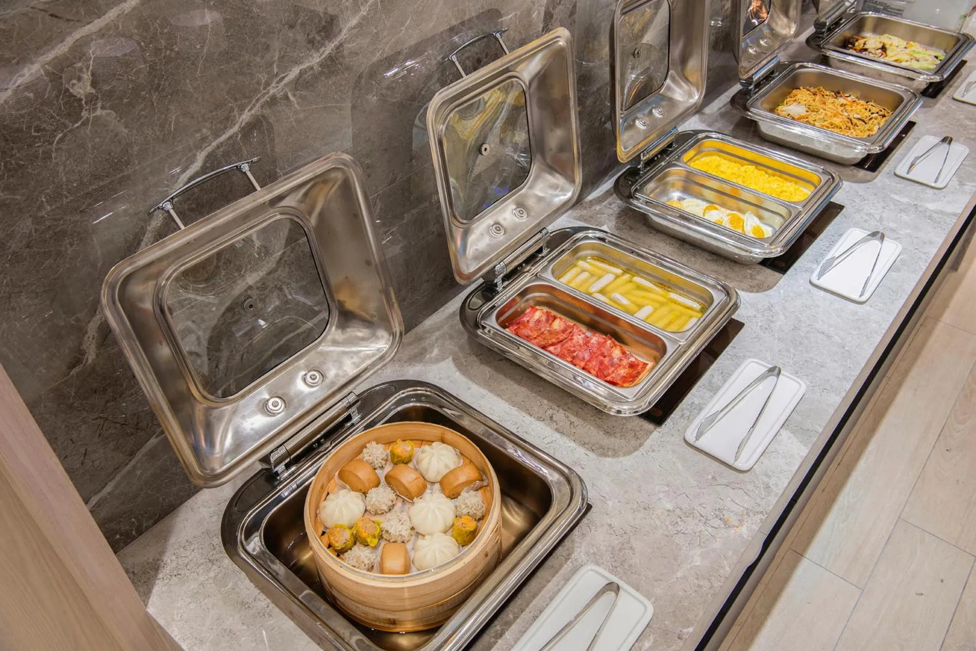 Breakfast in Hamp Court Palace Taipei