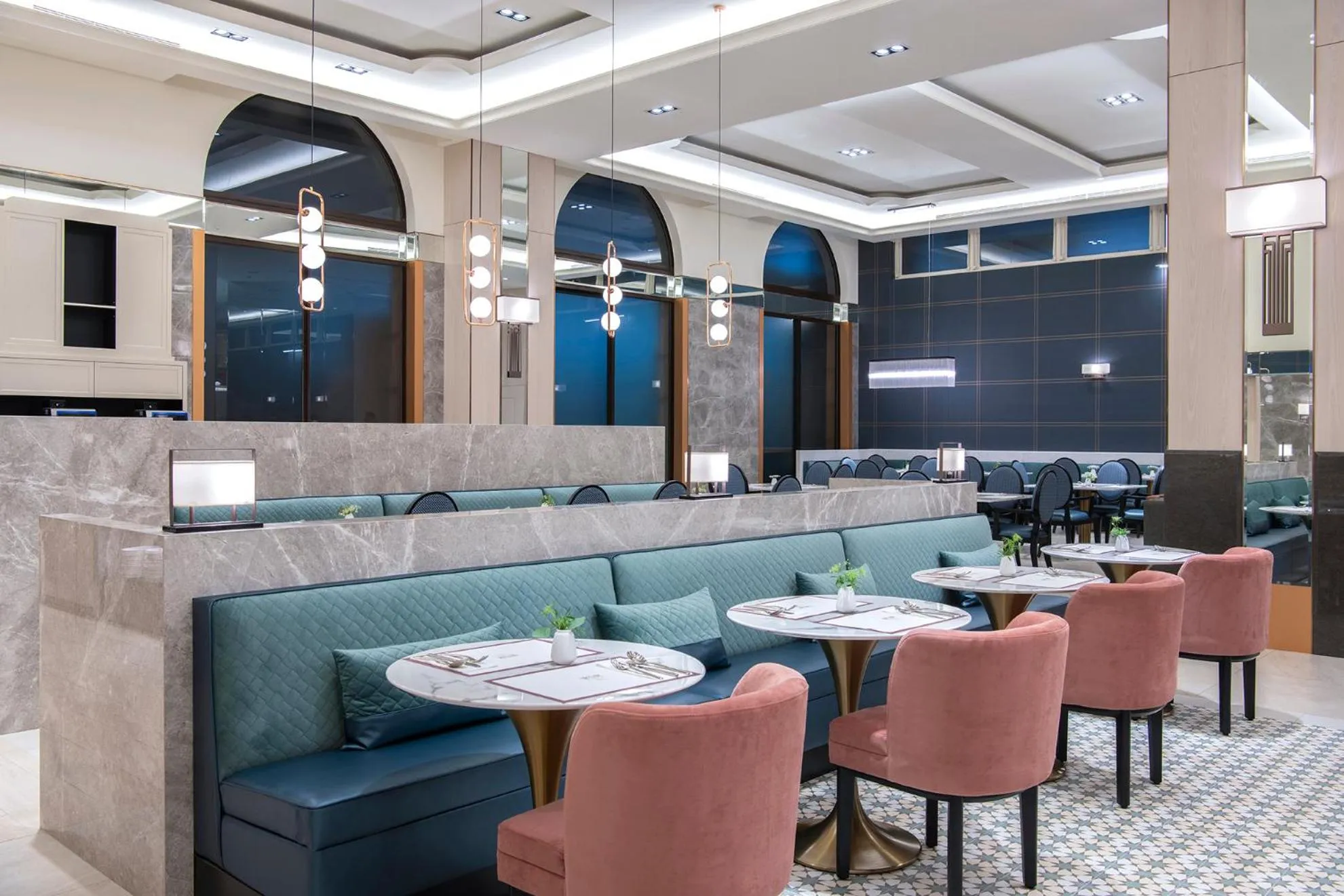 Restaurant/places to eat in Hamp Court Palace Taipei