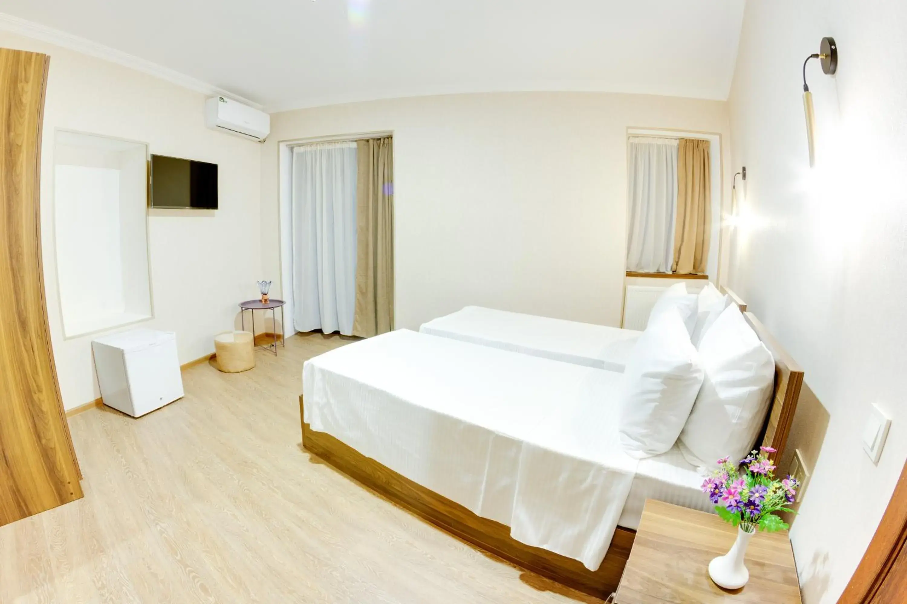 Standard Double or Twin Room in Sina Hotel Standard Double or Twin Room in Sina Hotel